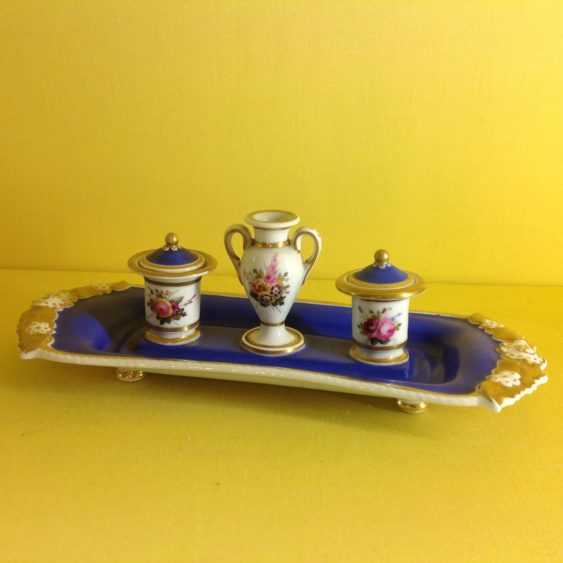 An unusual Chamberlain's Worcester inkstand