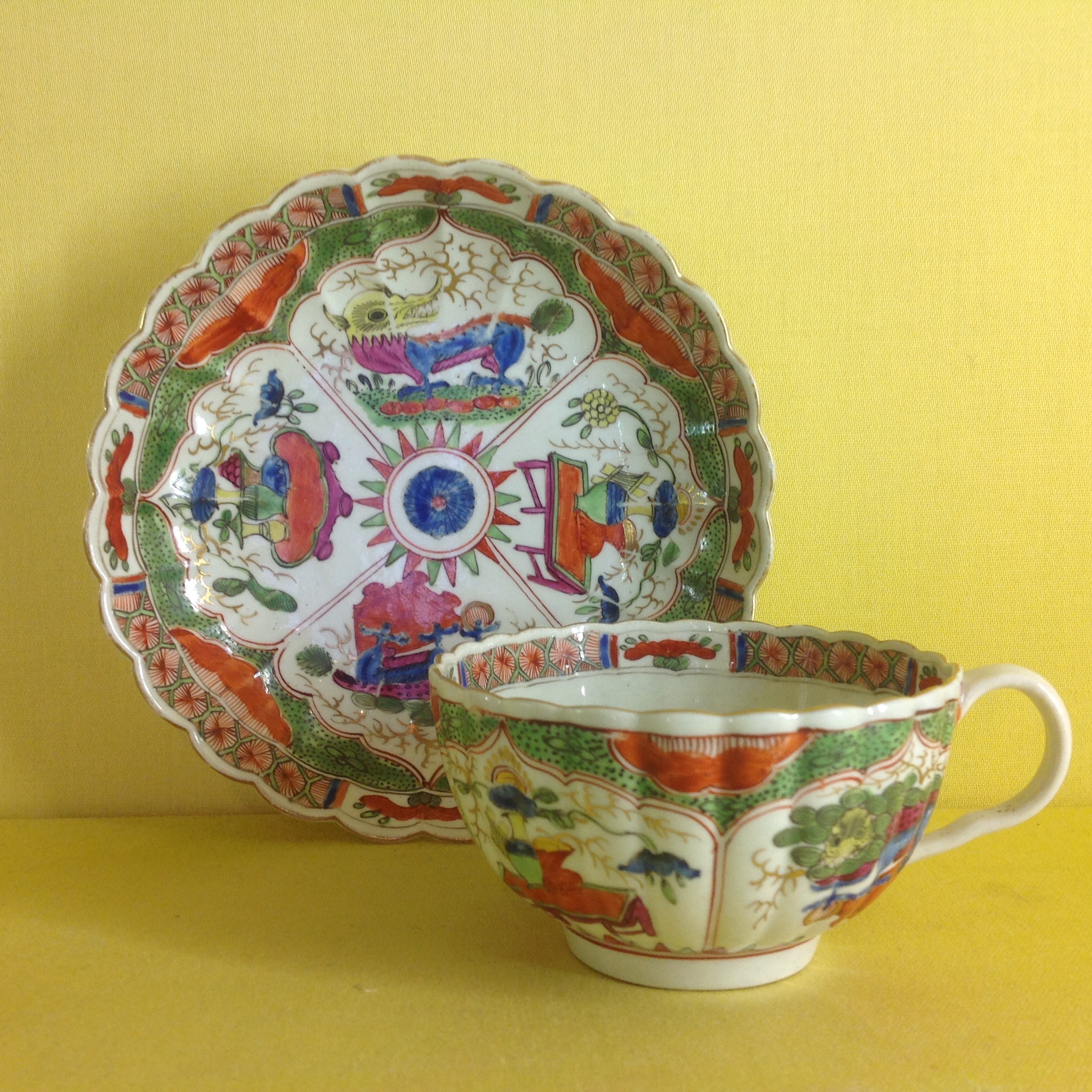 A Worcester tea cup and saucer
