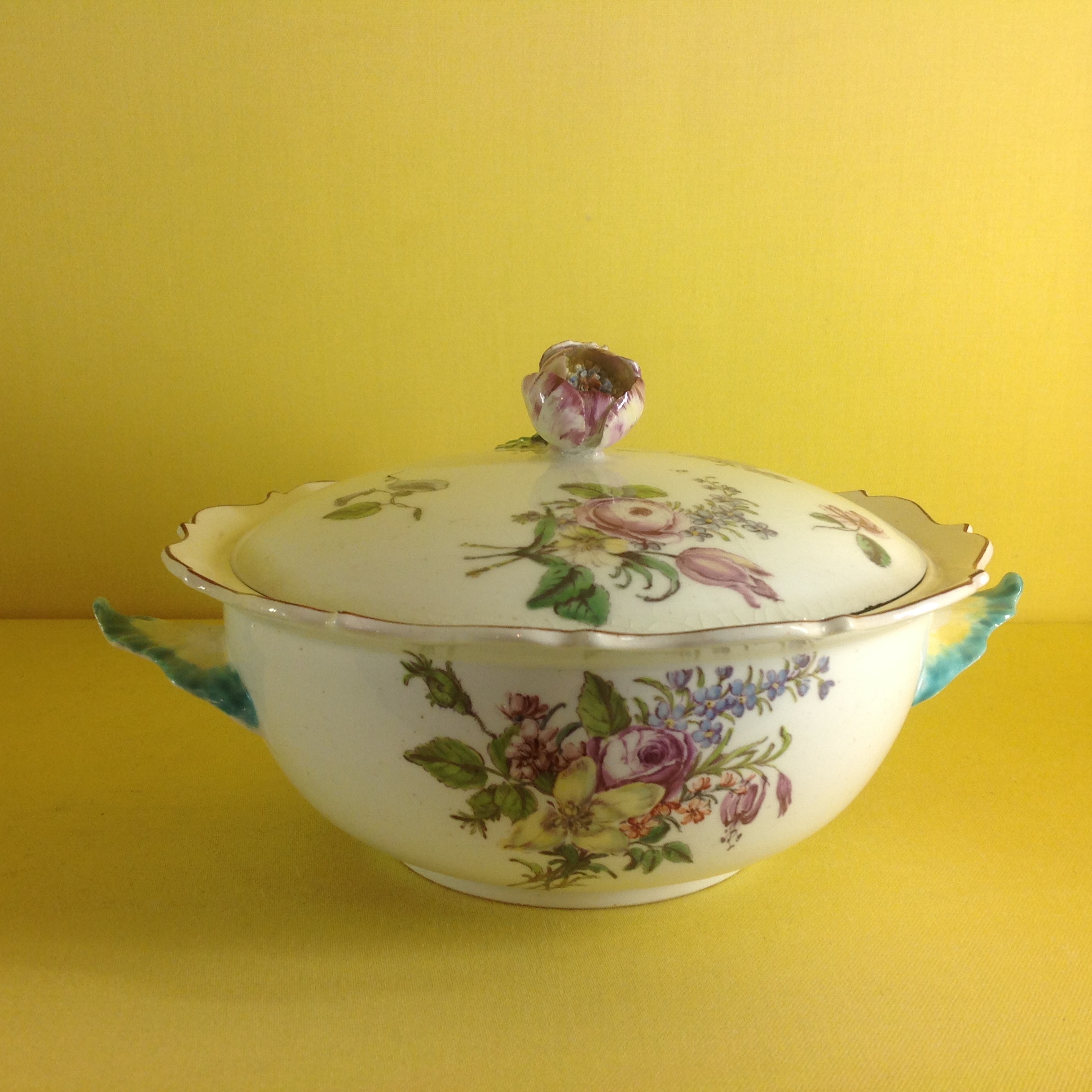 A Chelsea ecuelle and cover 