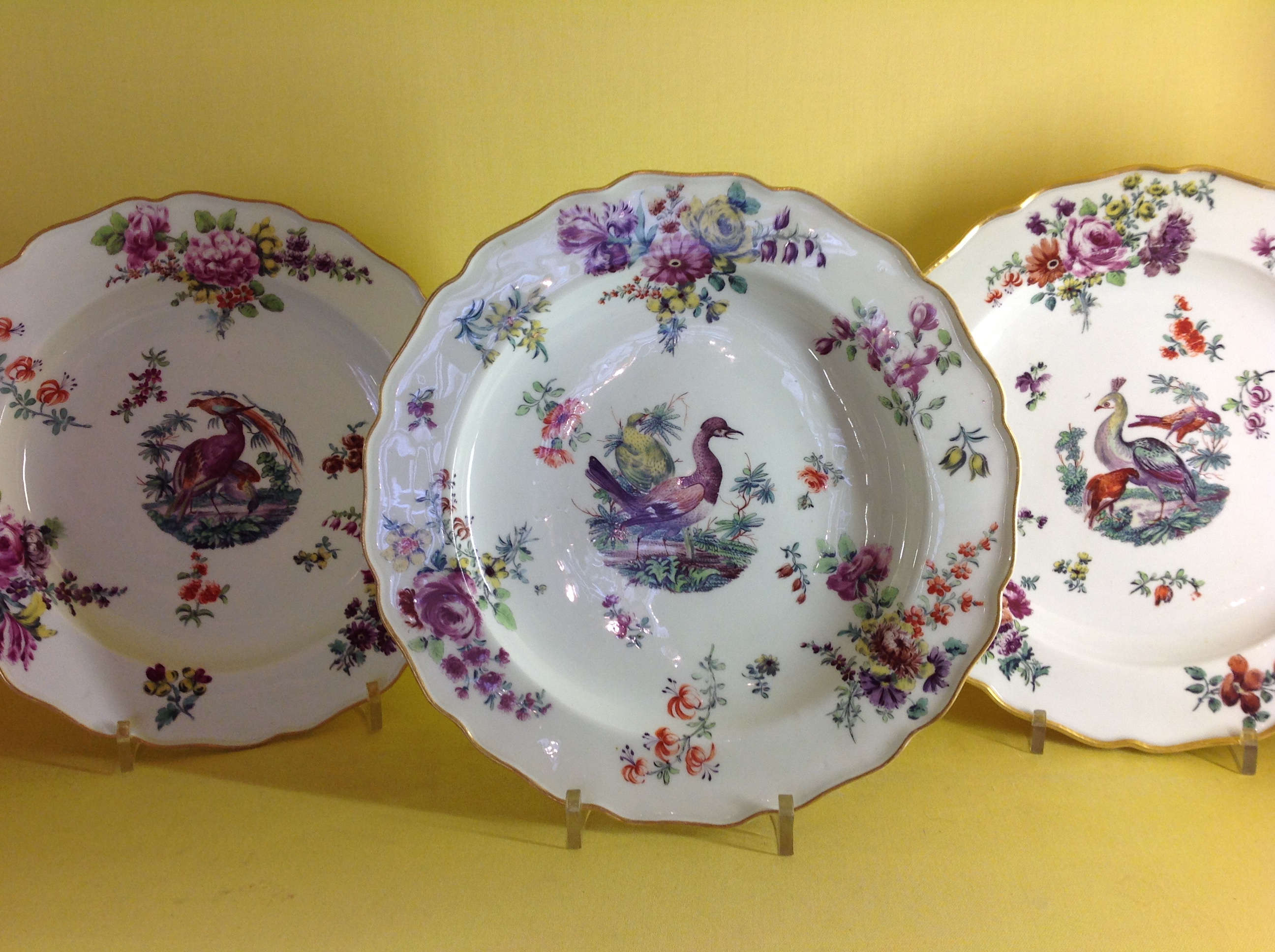 A rare set of sixteen Chelsea plates 