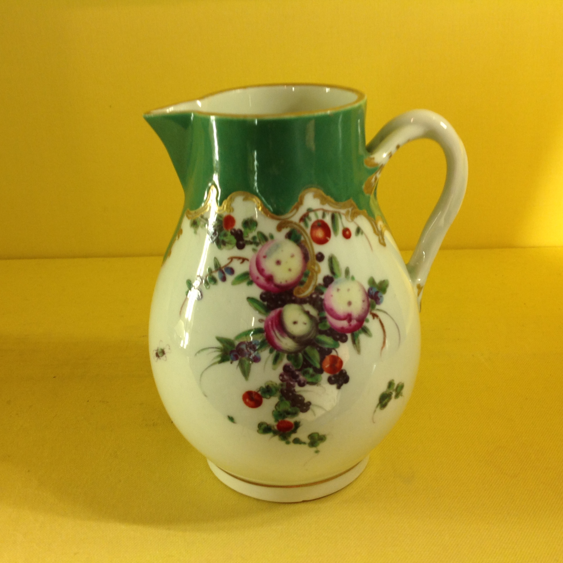 A Worcester milk jug 