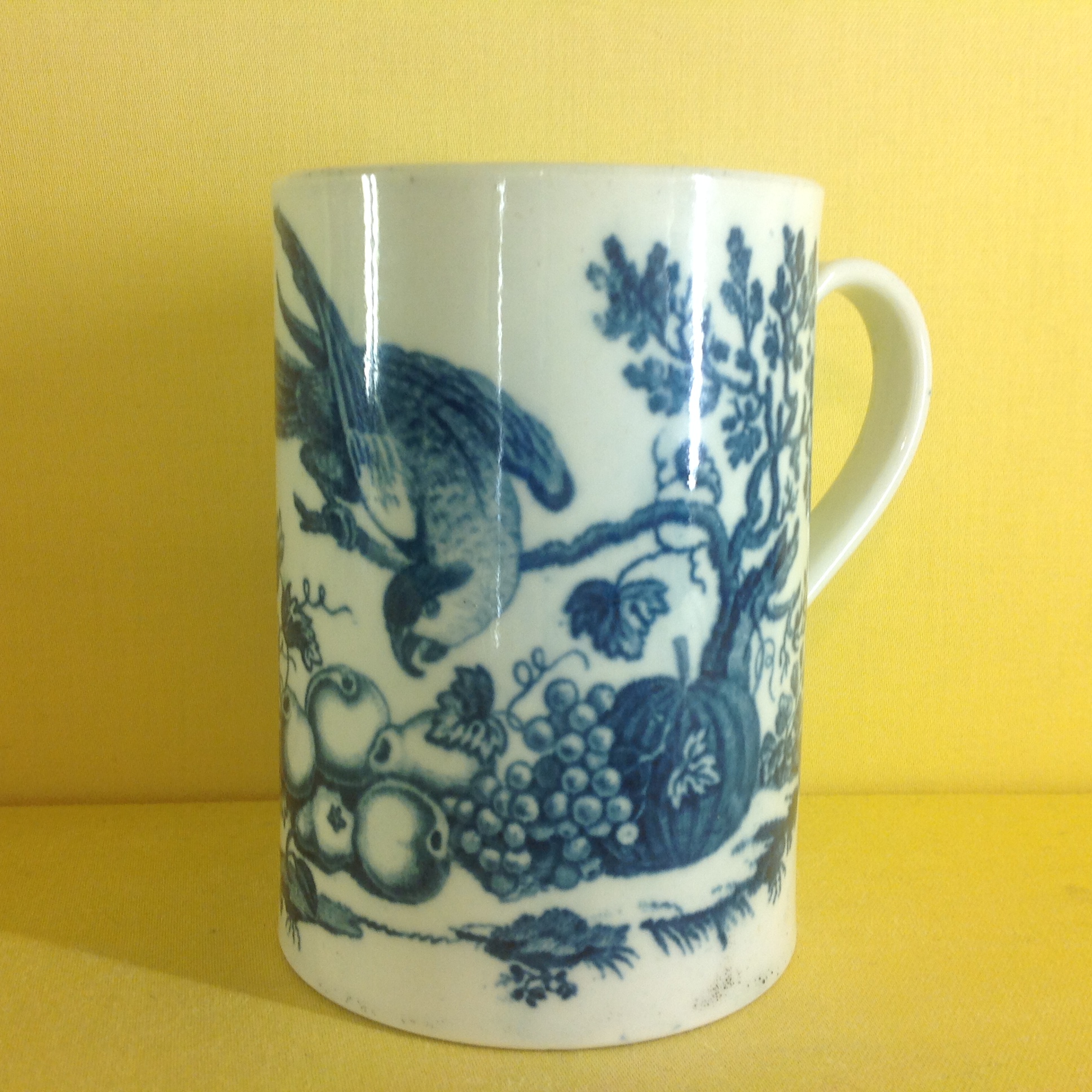 A Worcester cylindrical mug 