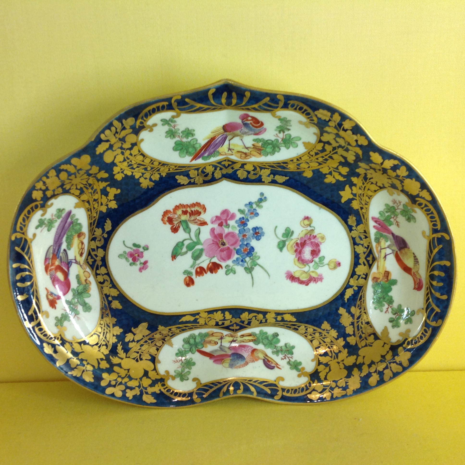  A Worcester heart shaped dish 