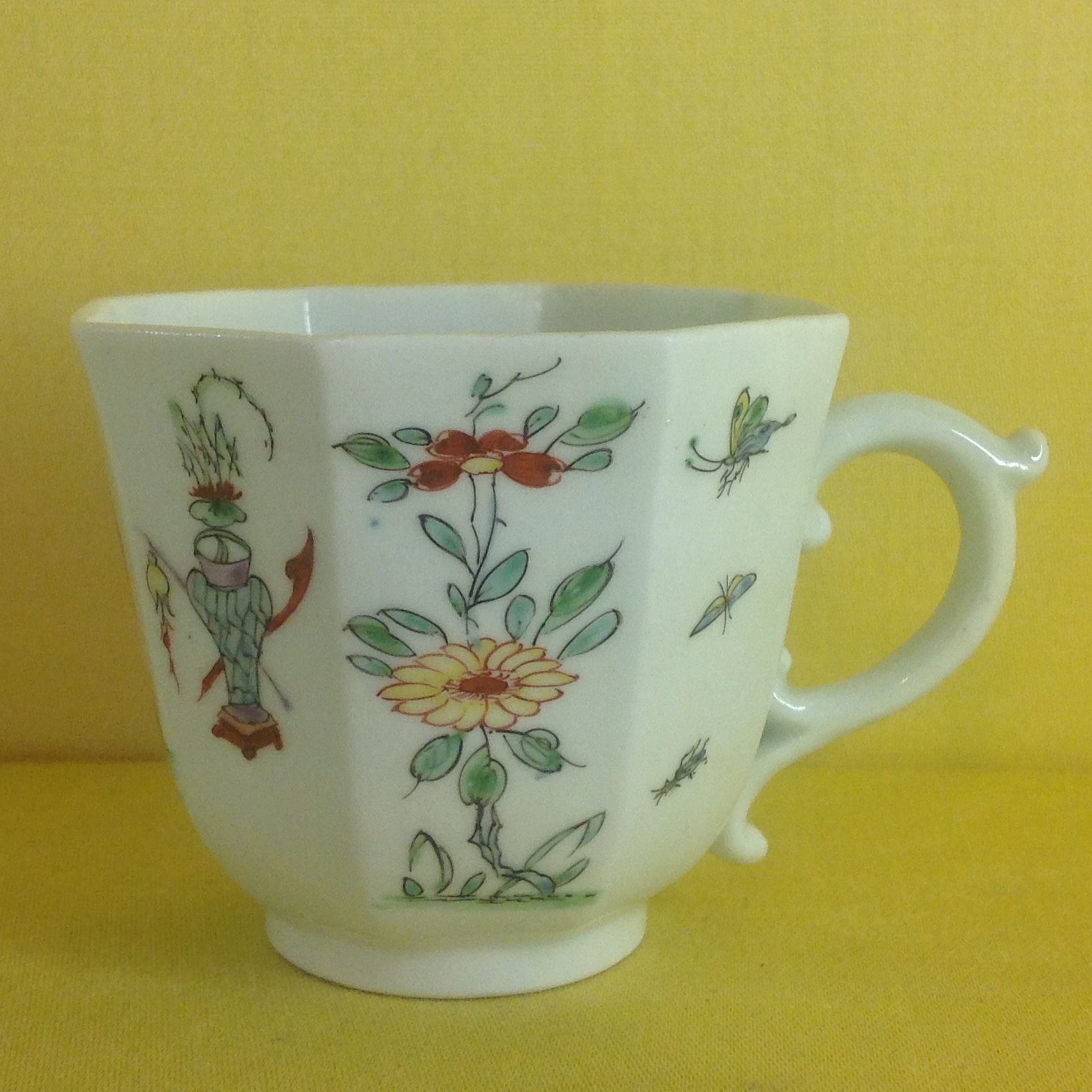 A Worcester octagonal coffee cup
