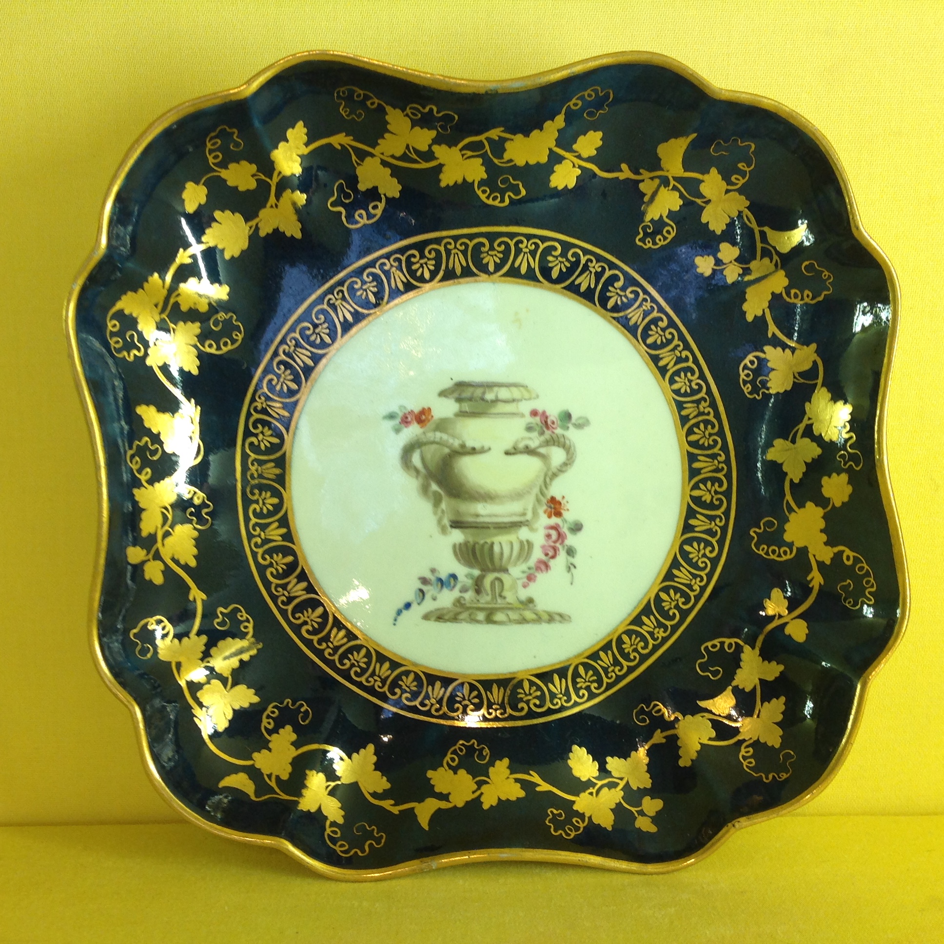 A Worcester square dish 