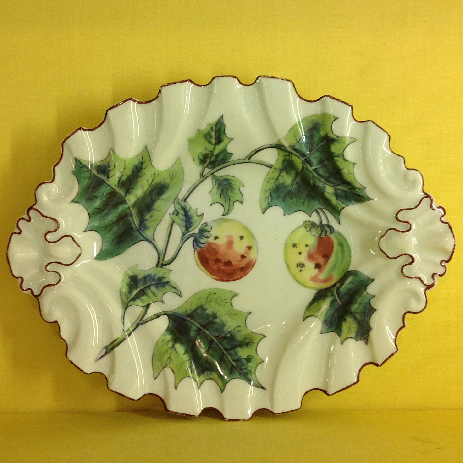 A Chelsea 'silver shape' dish 