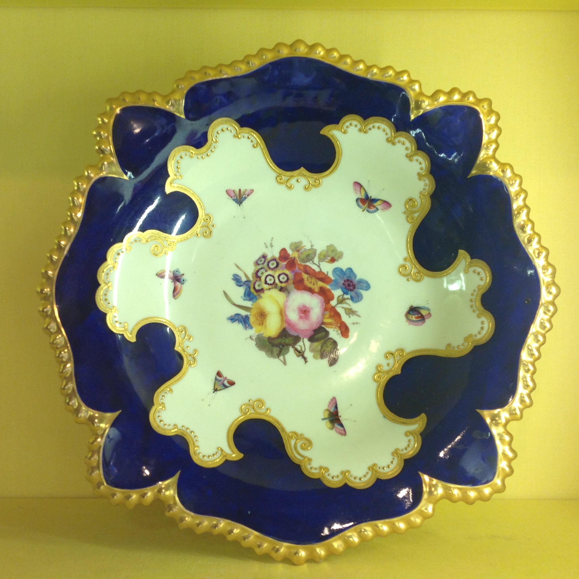 A Flight, Barr and Barr Worcester centre dish 