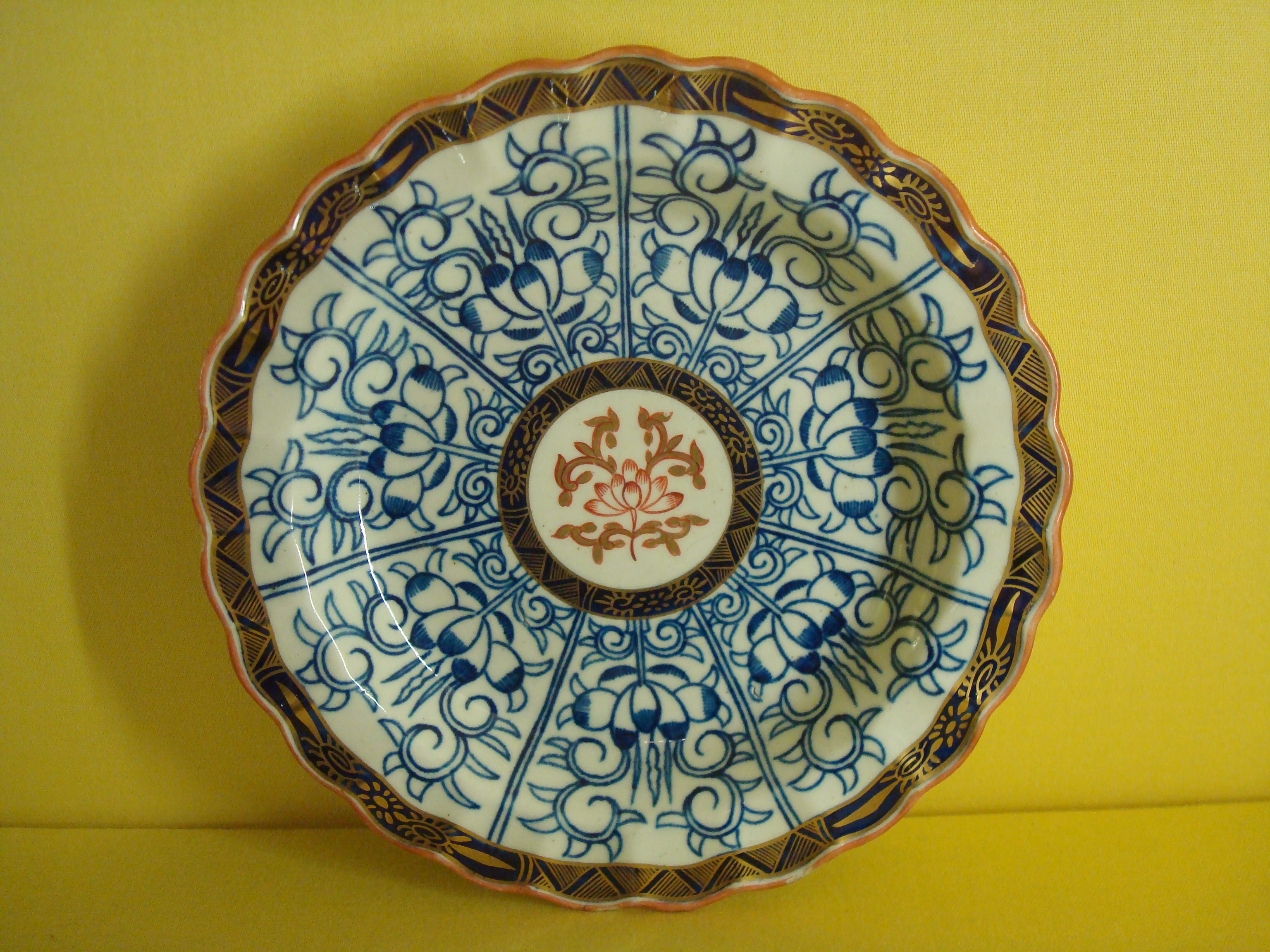 An usual Worcester small plate