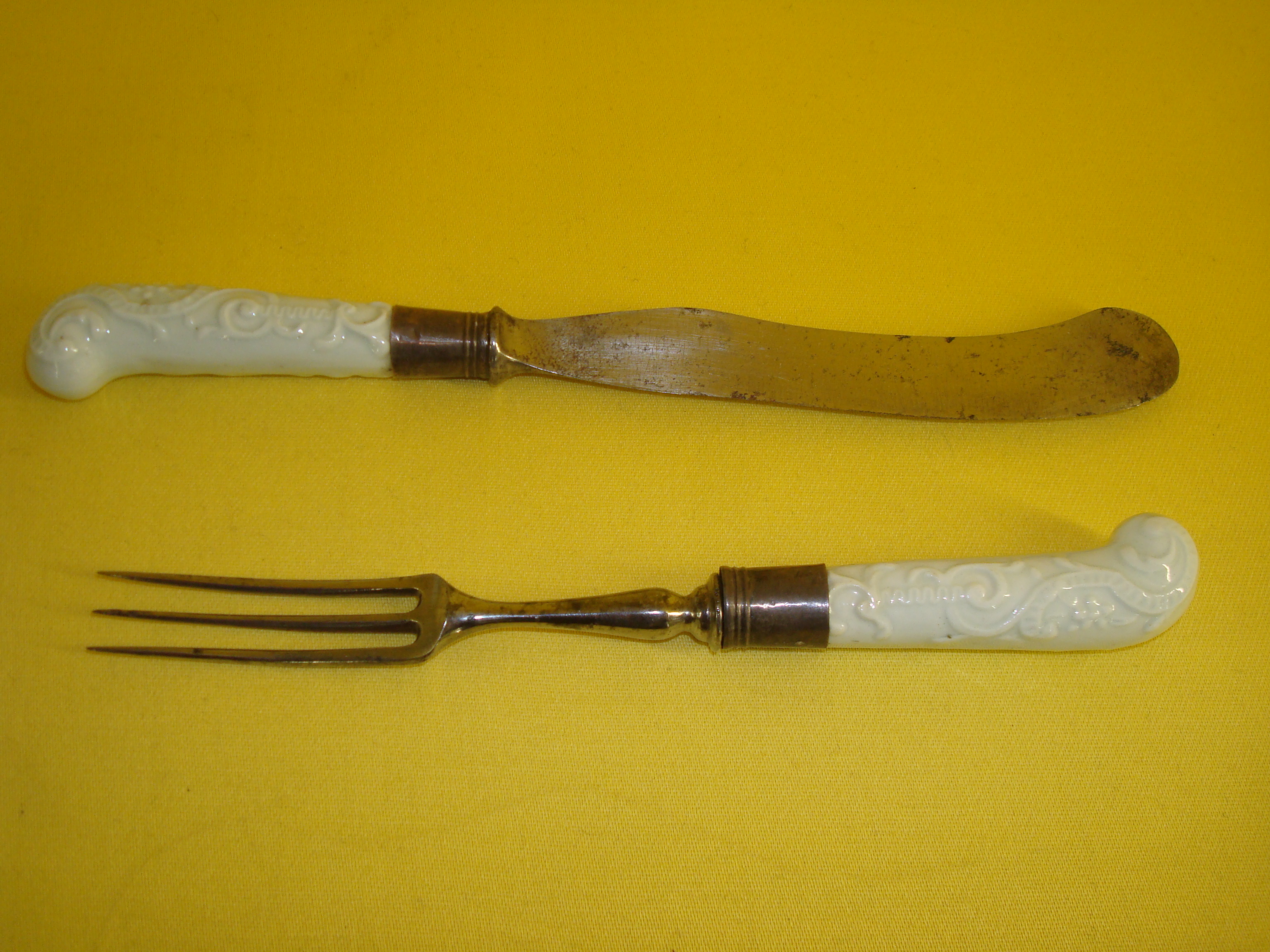 A rare Worcester pistol handled small knife and fork