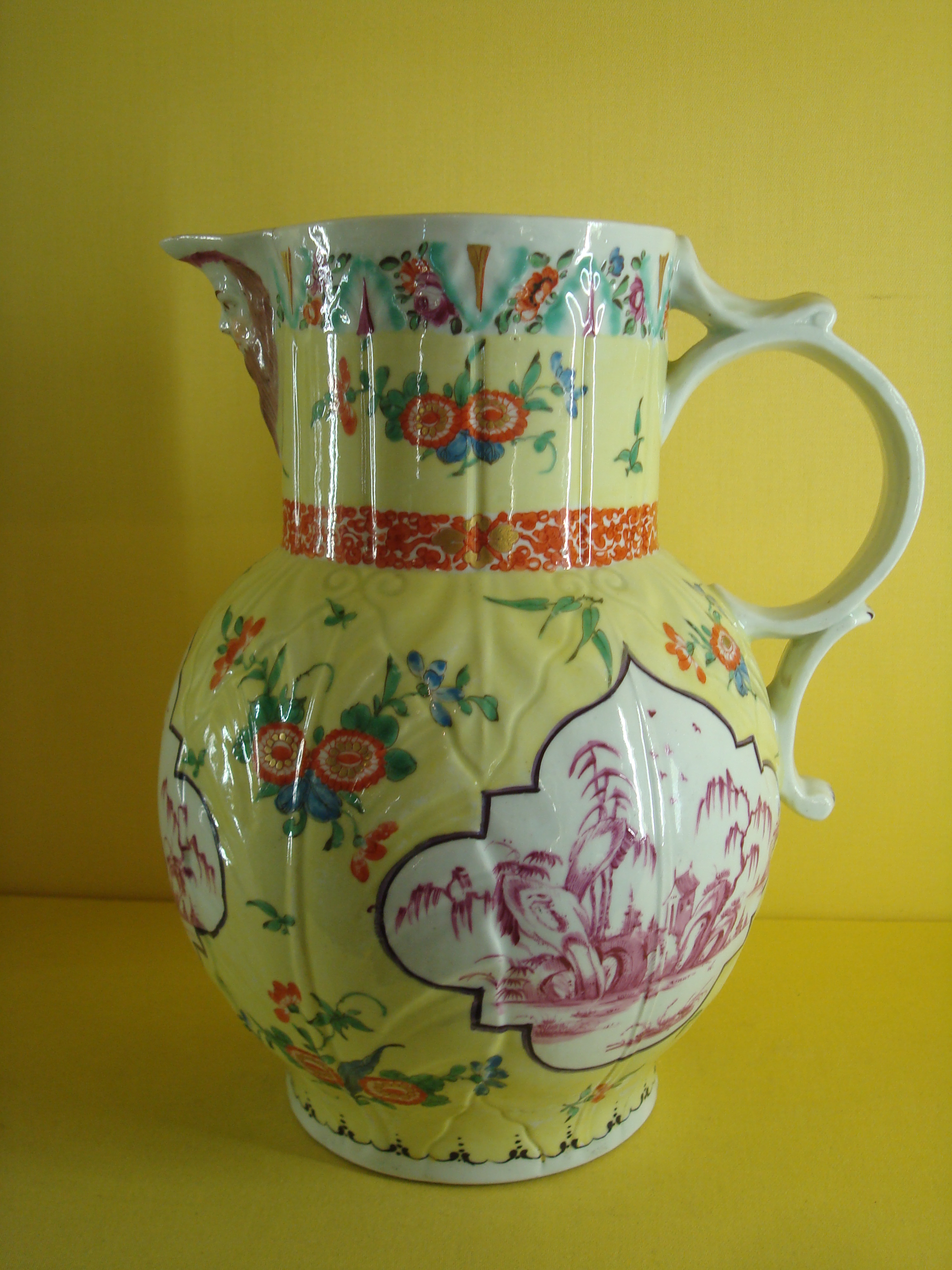 A very fine Worcester jug