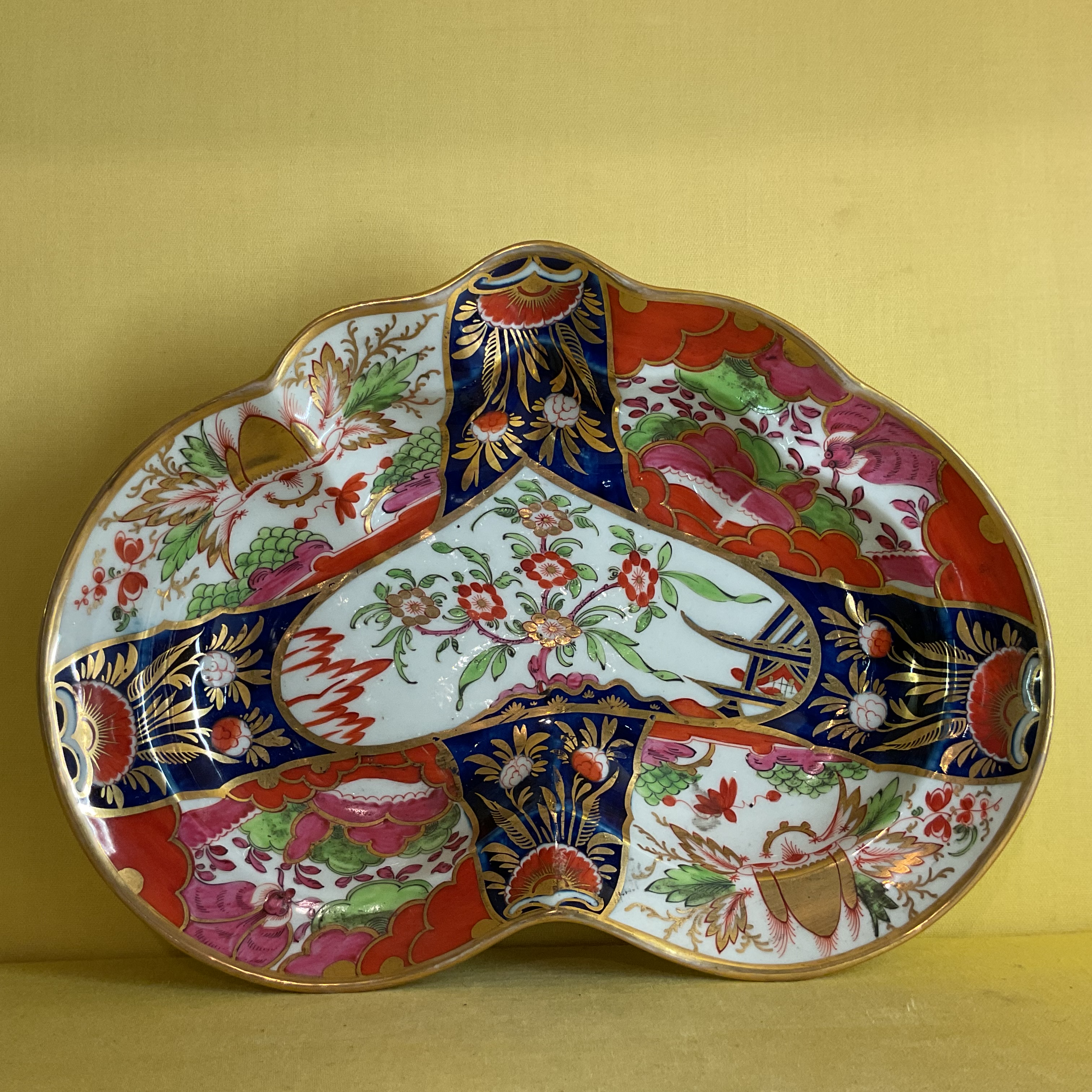 A Chamberlain’s Worcester heart shaped dish 