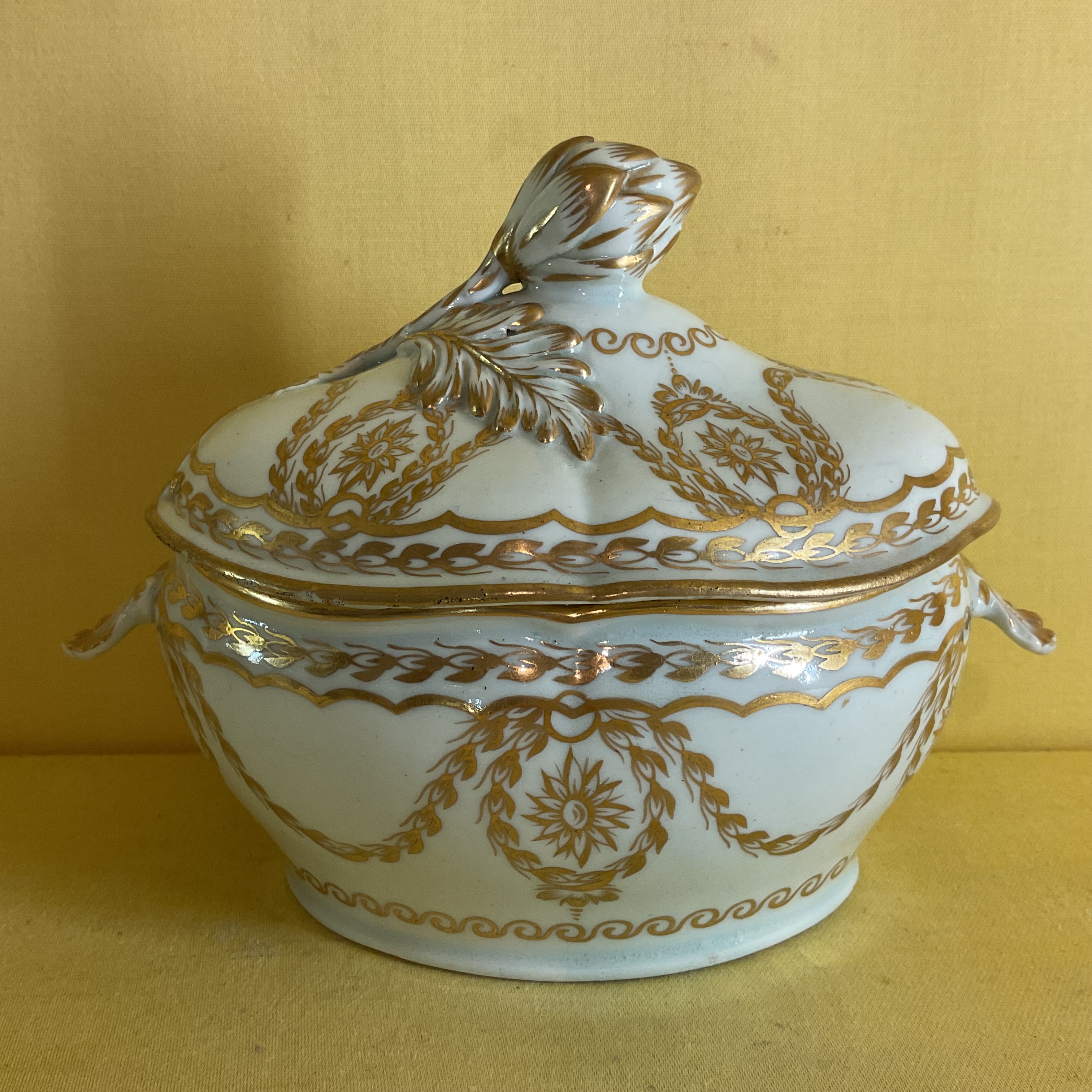 A Worcester sauce tureen and cover 