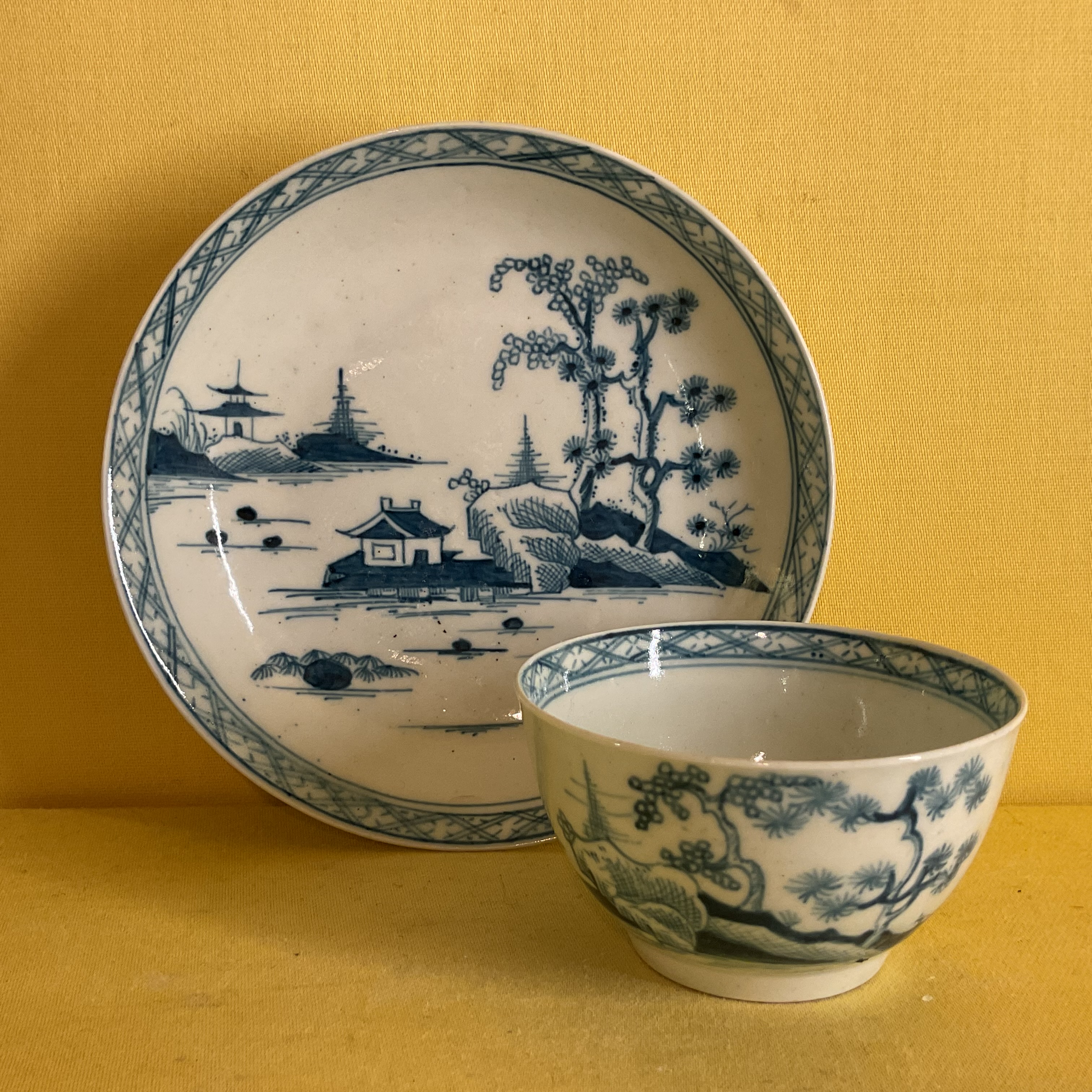 A Worcester tea bowl and saucer 