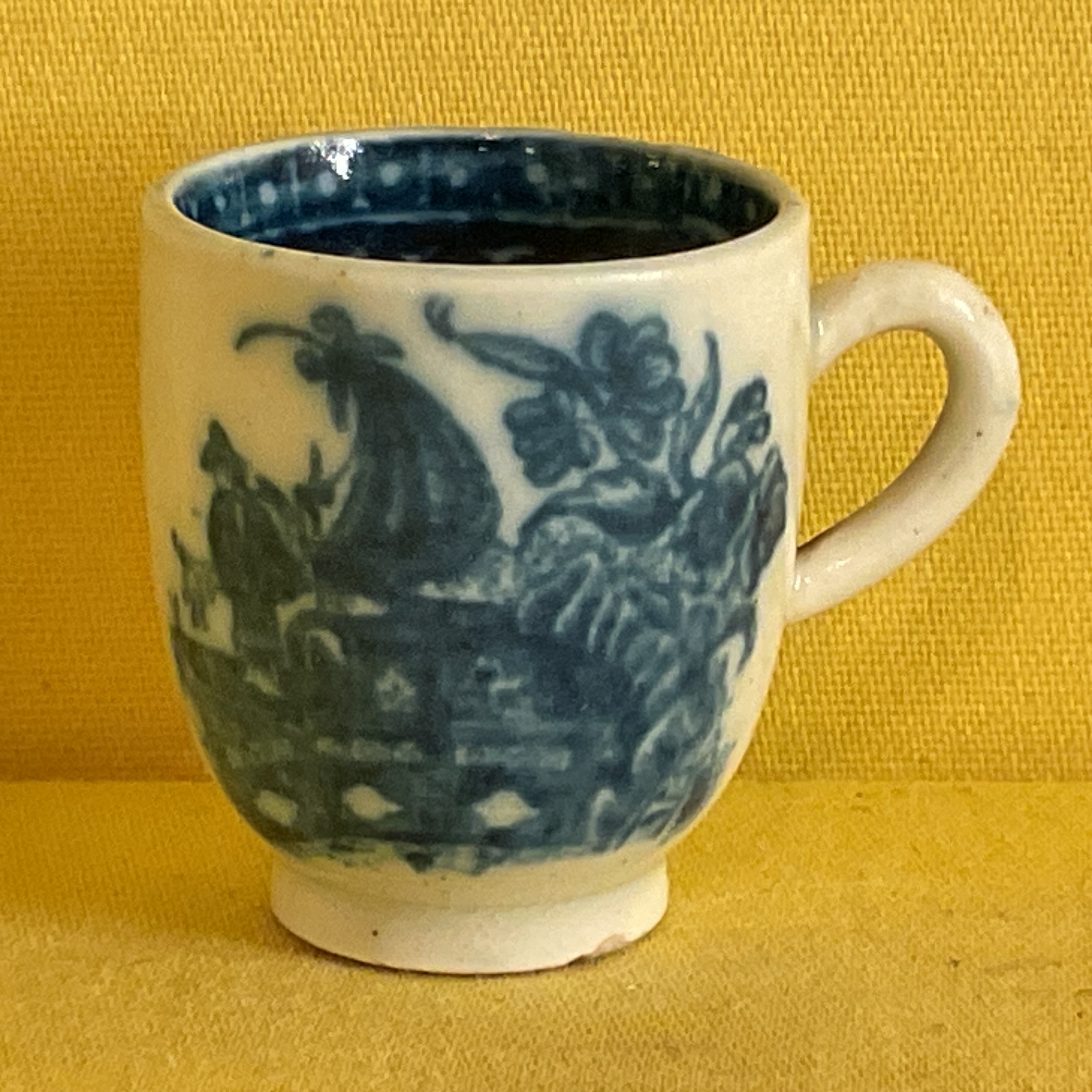 A Caughley toy or miniature coffee cup