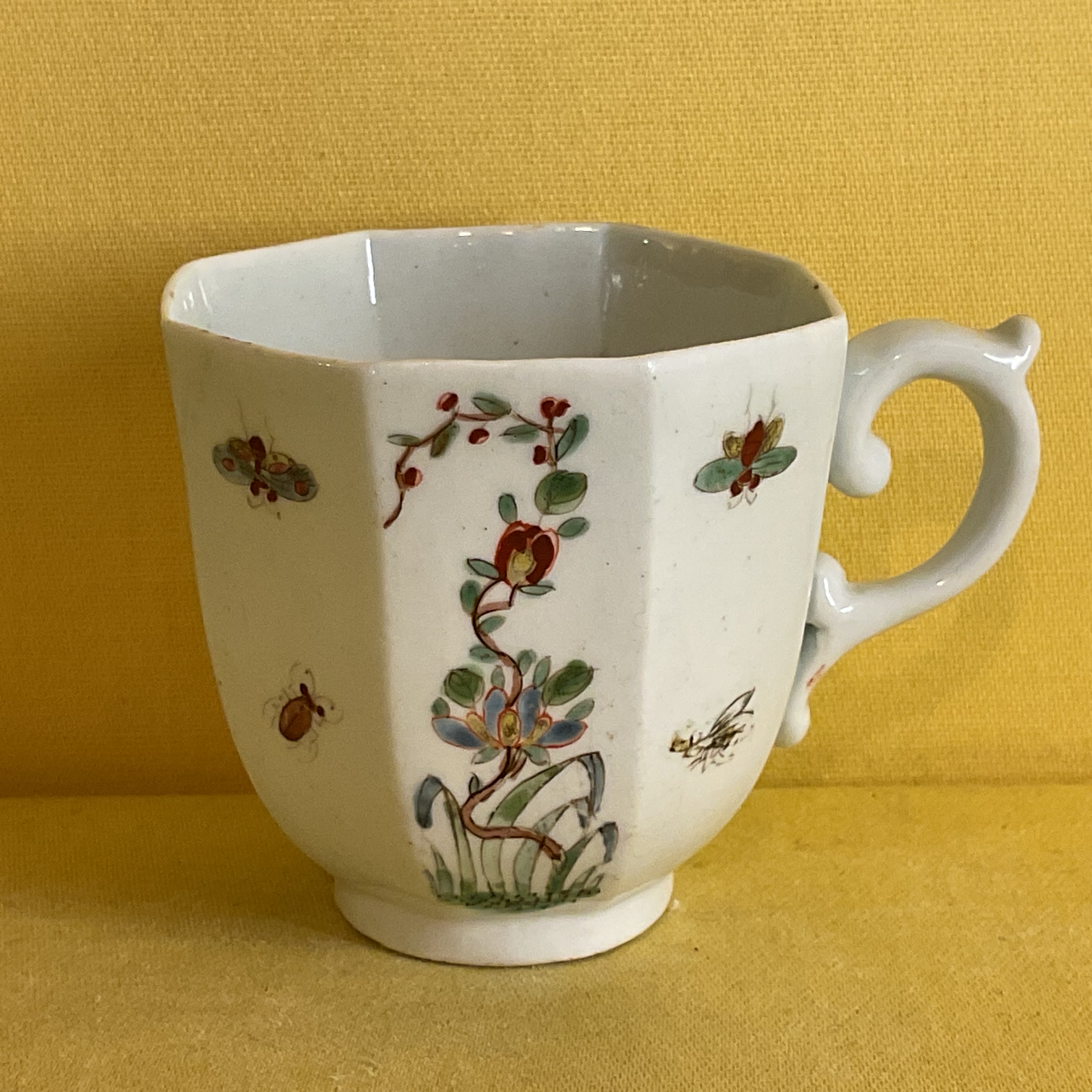 A Worcester octagonal coffee cup