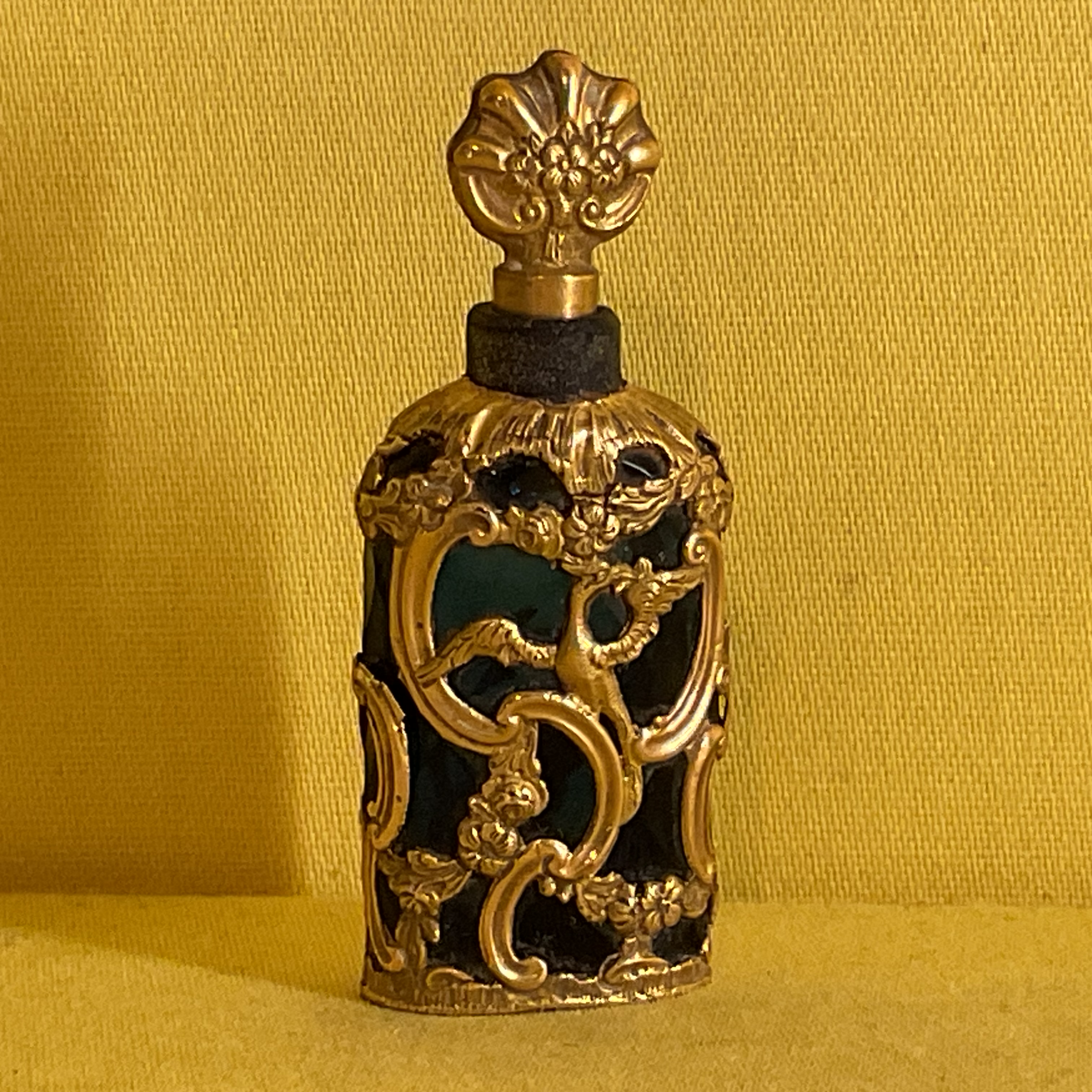 A George III gold mounted scent bottle 