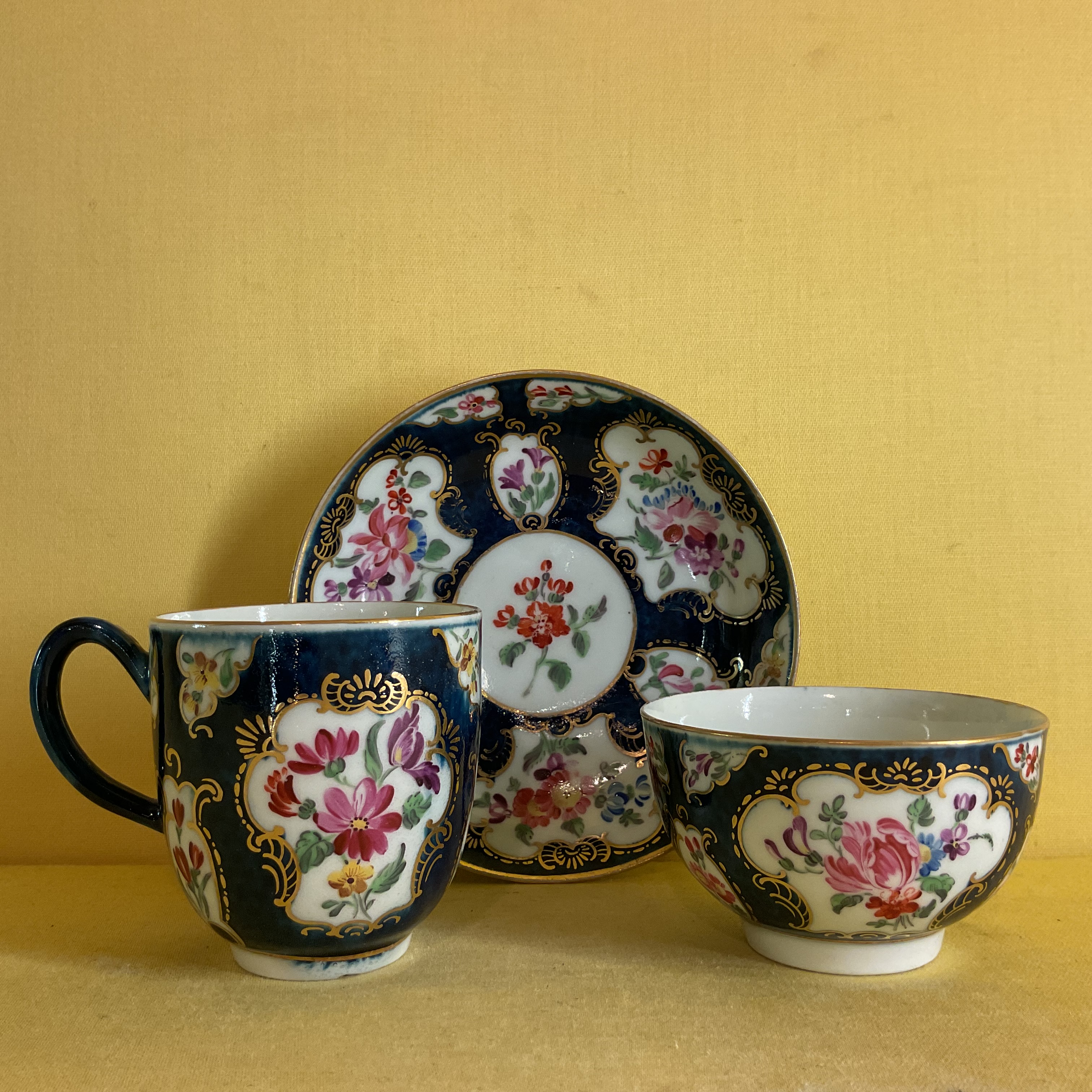 A Worcester tea bowl, coffee cup and saucer 
