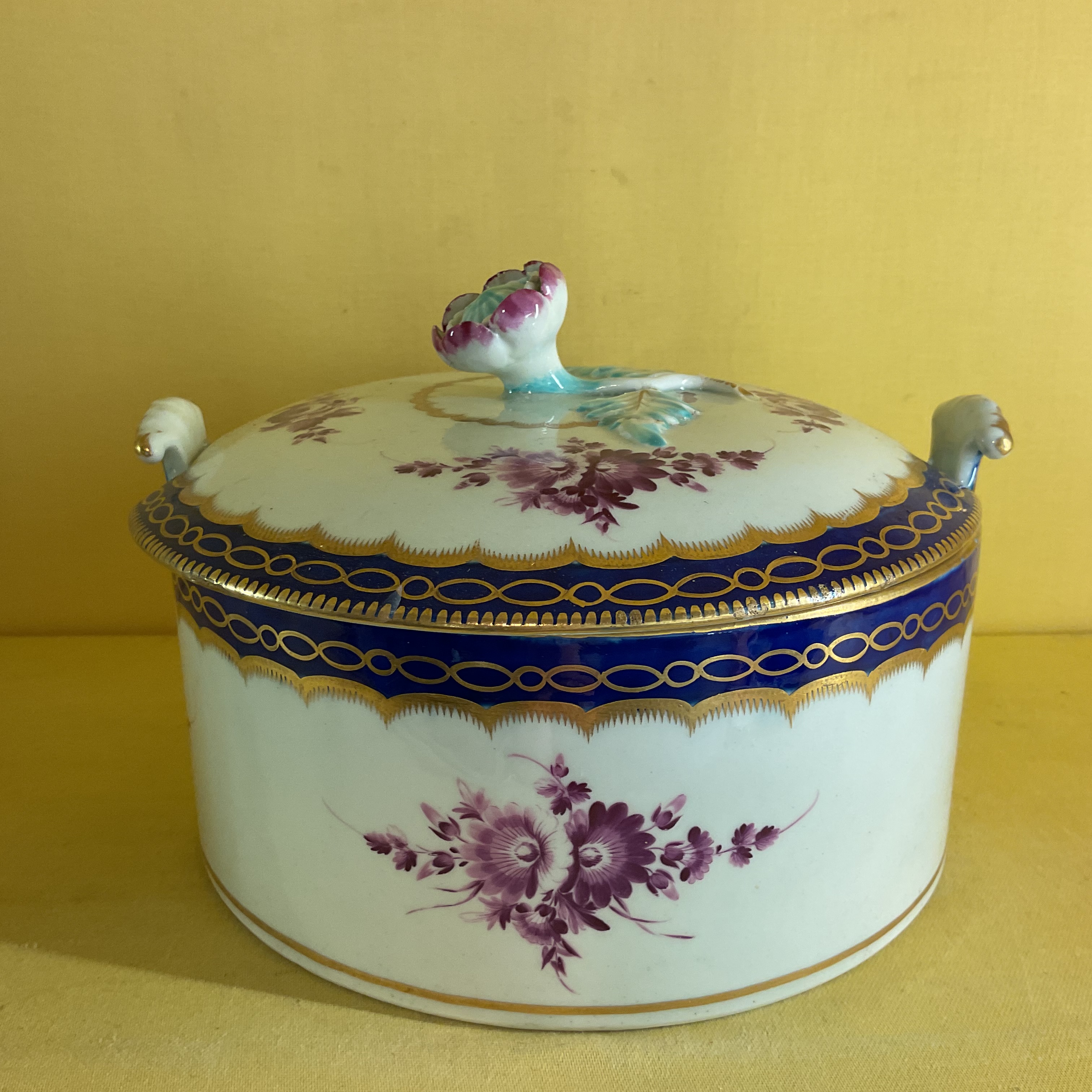 A rare Worcester large drum shaped butter tub and cover 