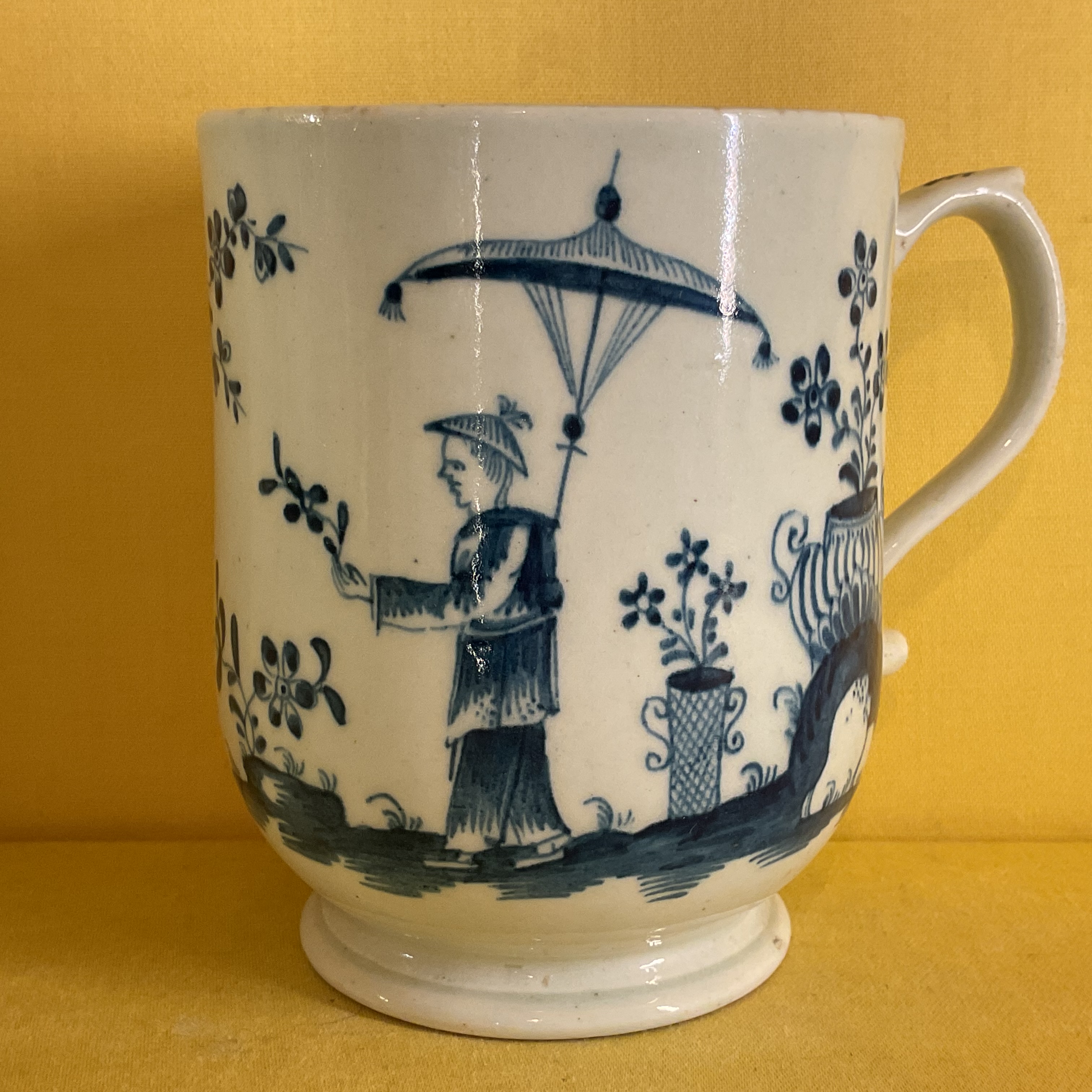 A Lowestoft mug