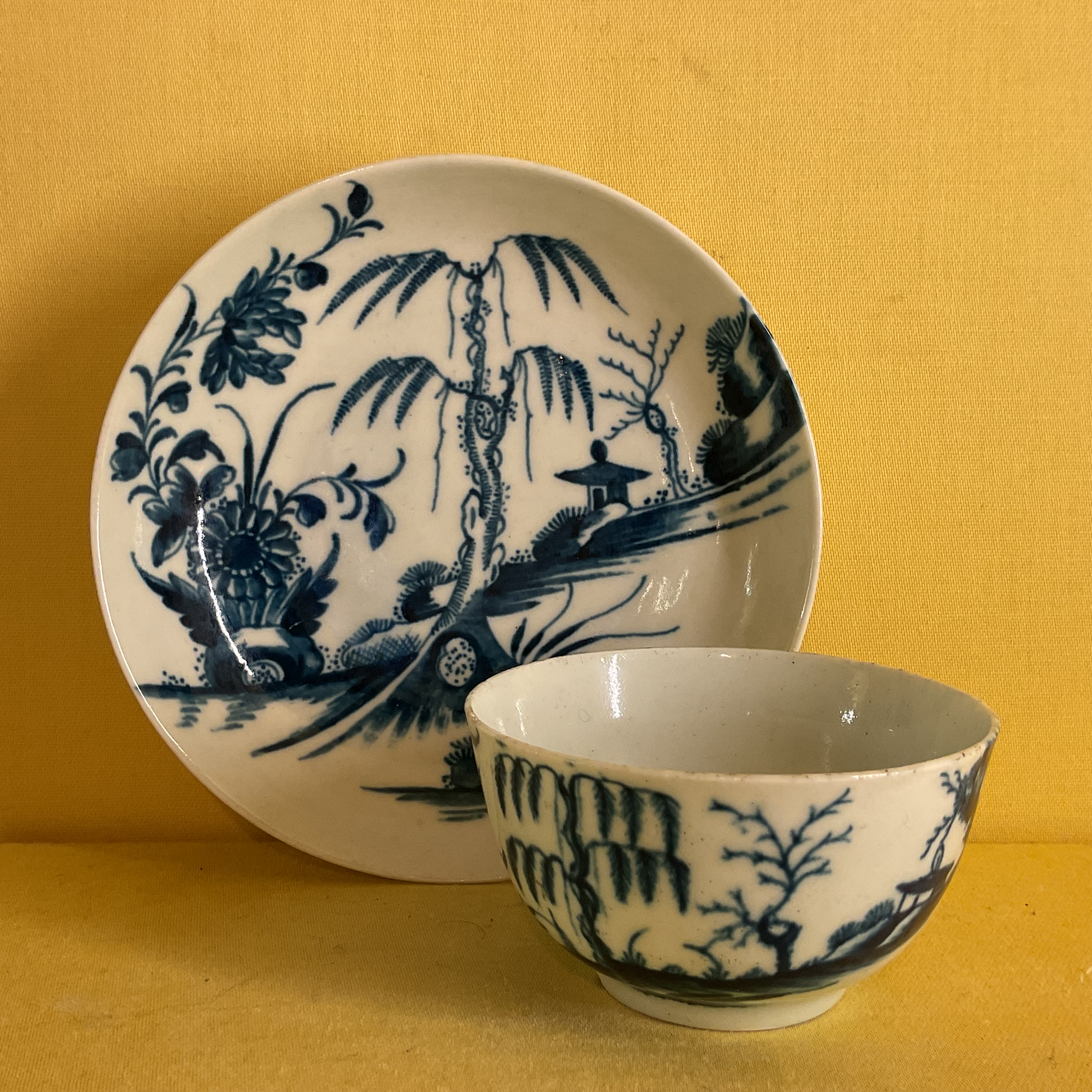 A Worcester tea bowl and saucer 