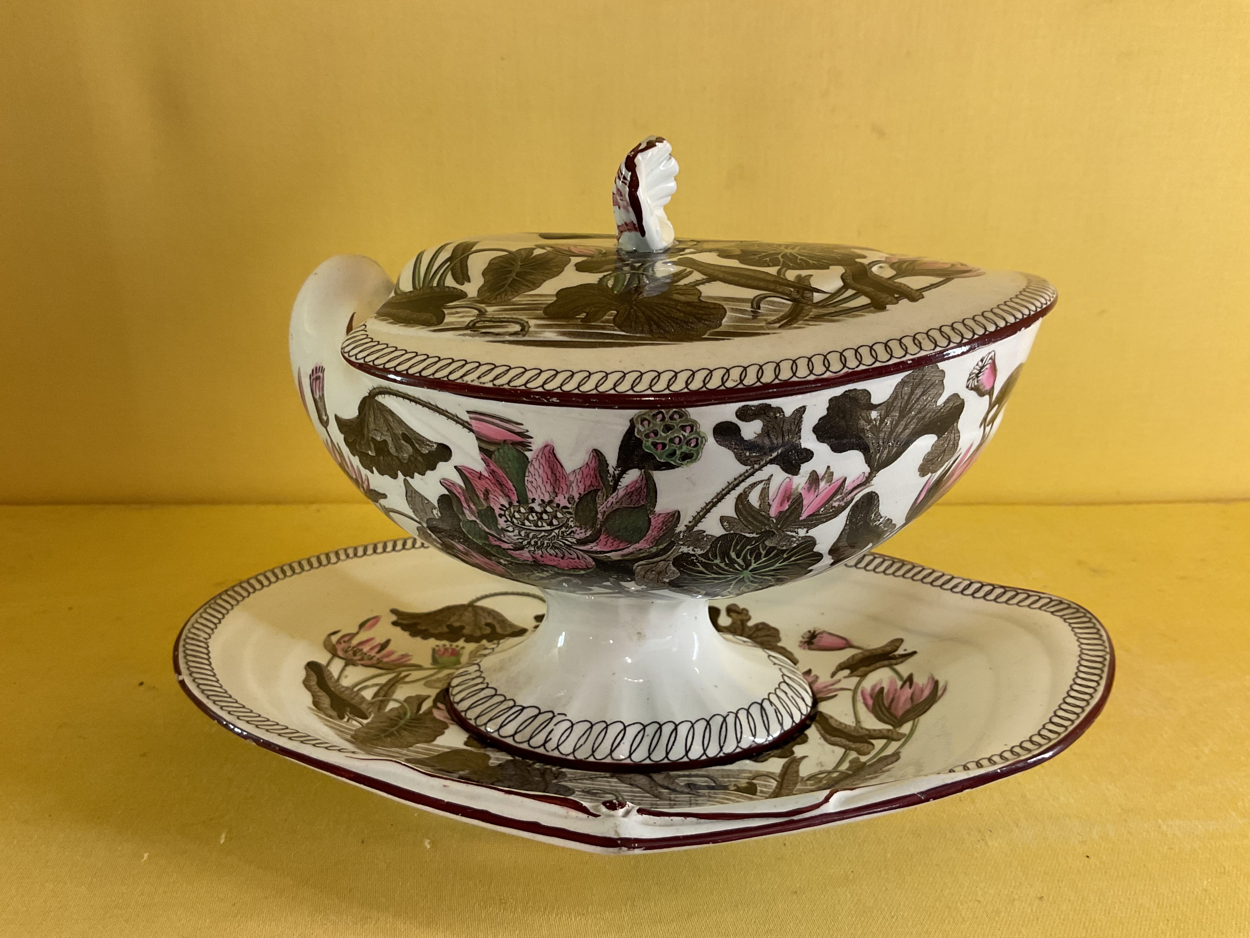 A Wedgwood sauce tureen, cover and stand