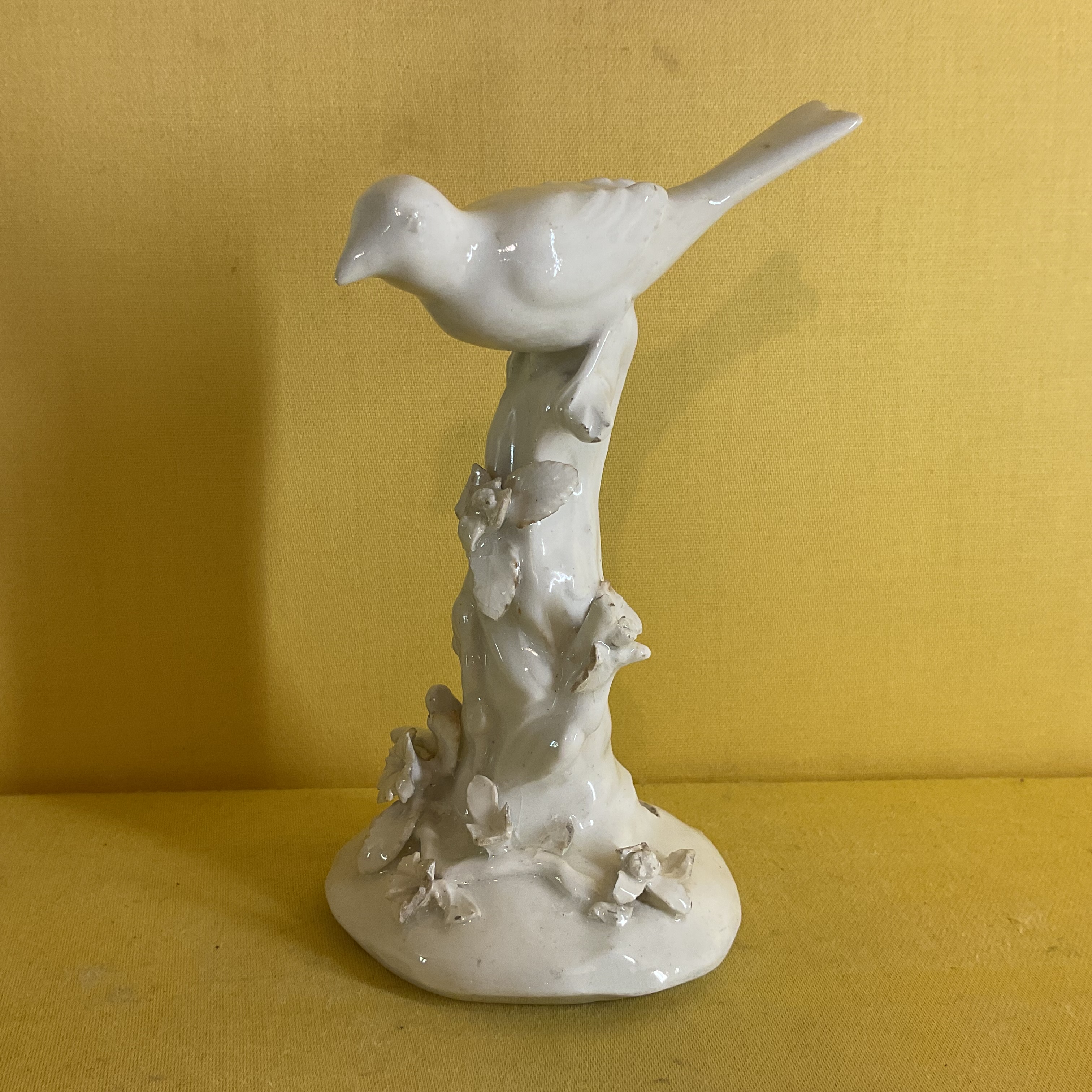 A Bow model of a finch 