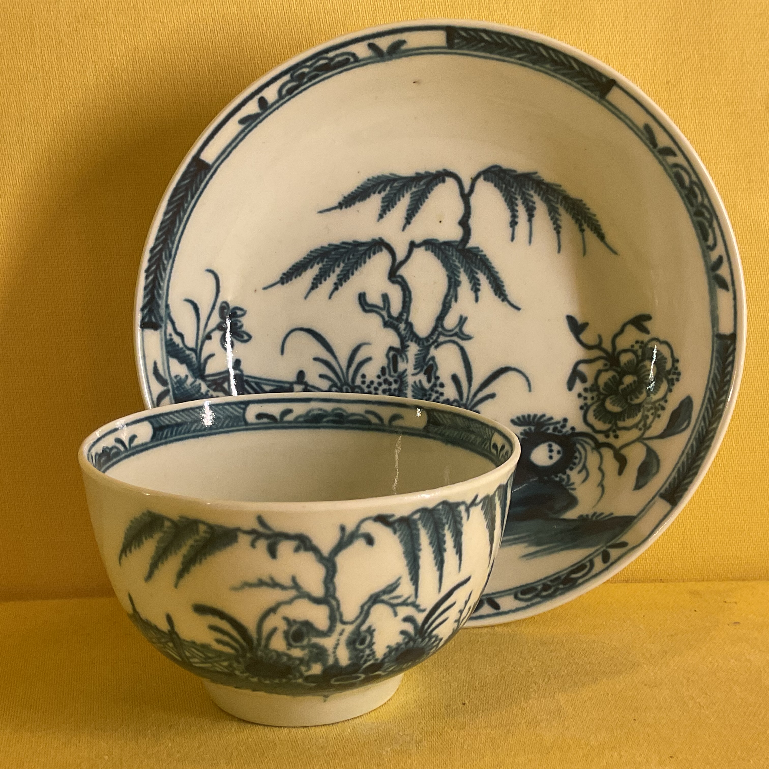 A Worcester tea bowl and saucer 