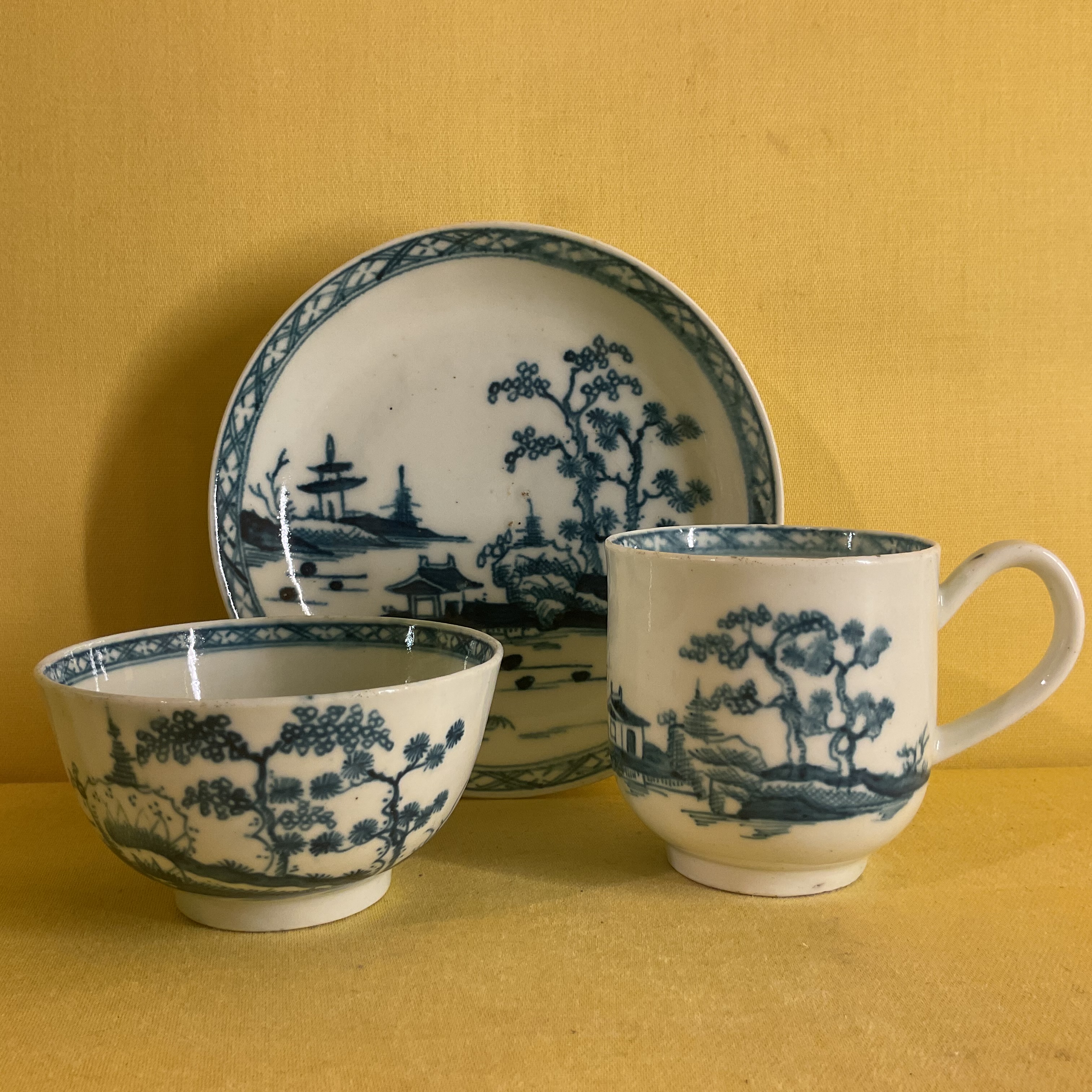 A Worcester tea bowl, coffee cup and saucer 