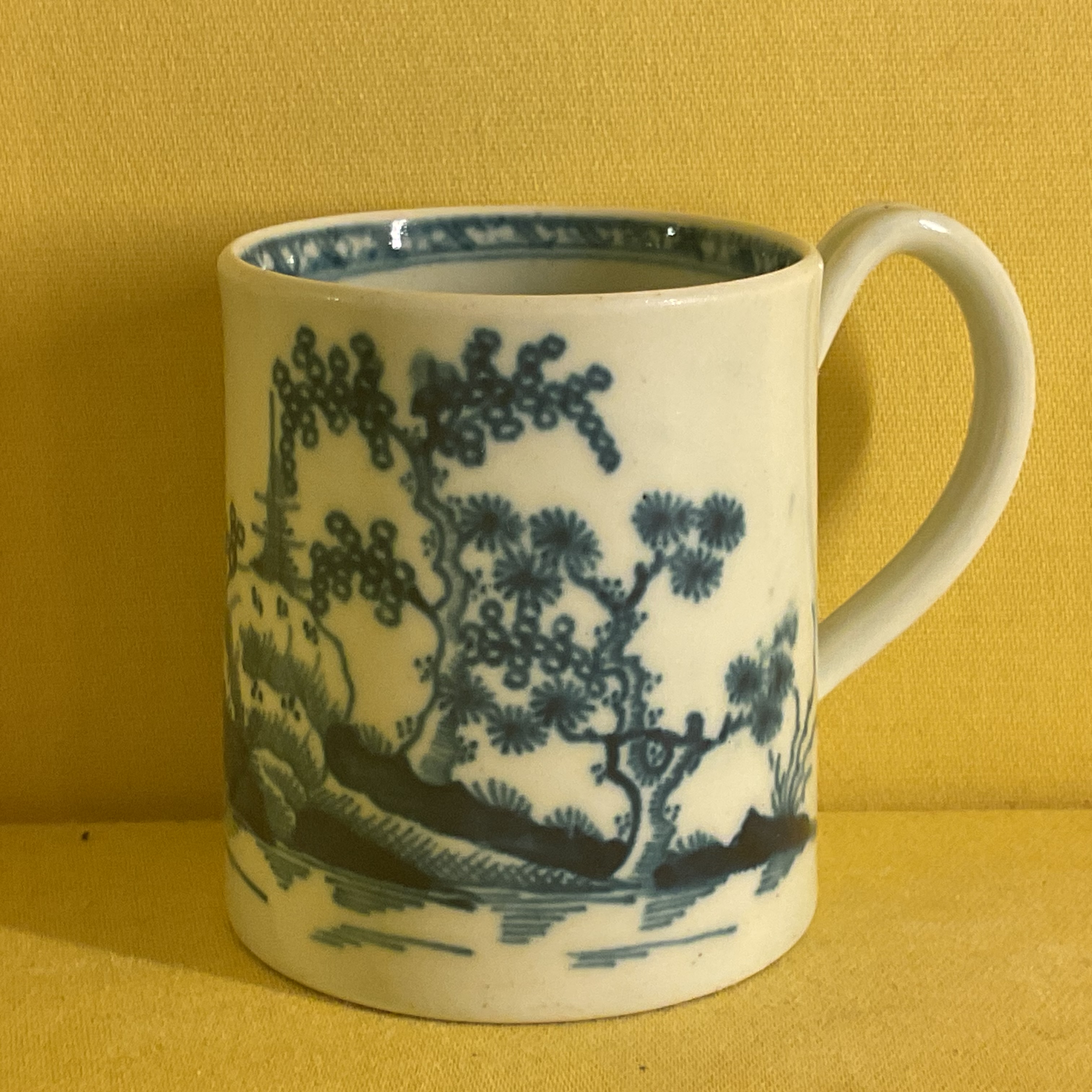 A Worcester small cylindrical mug 