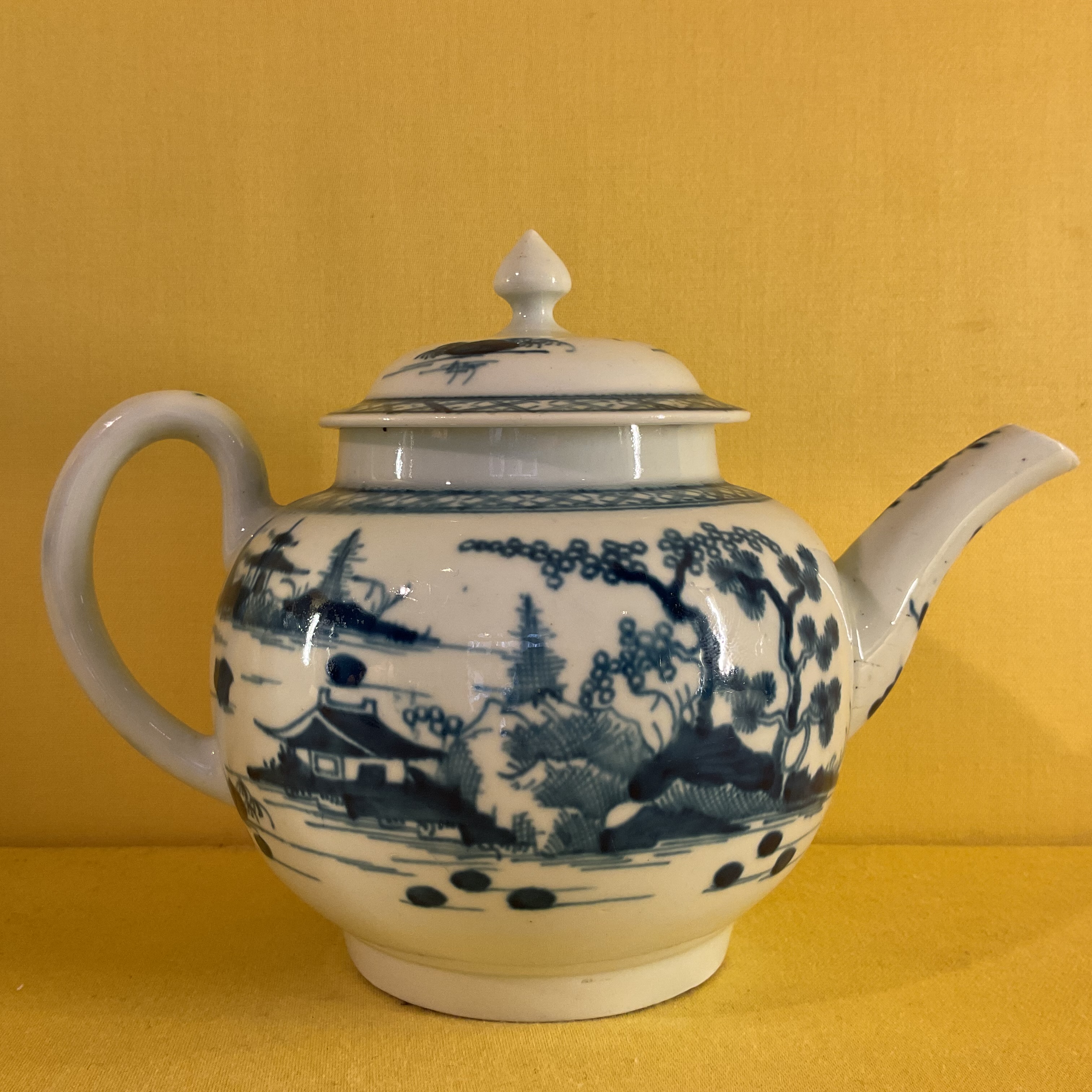 A Worcester teapot and cover 