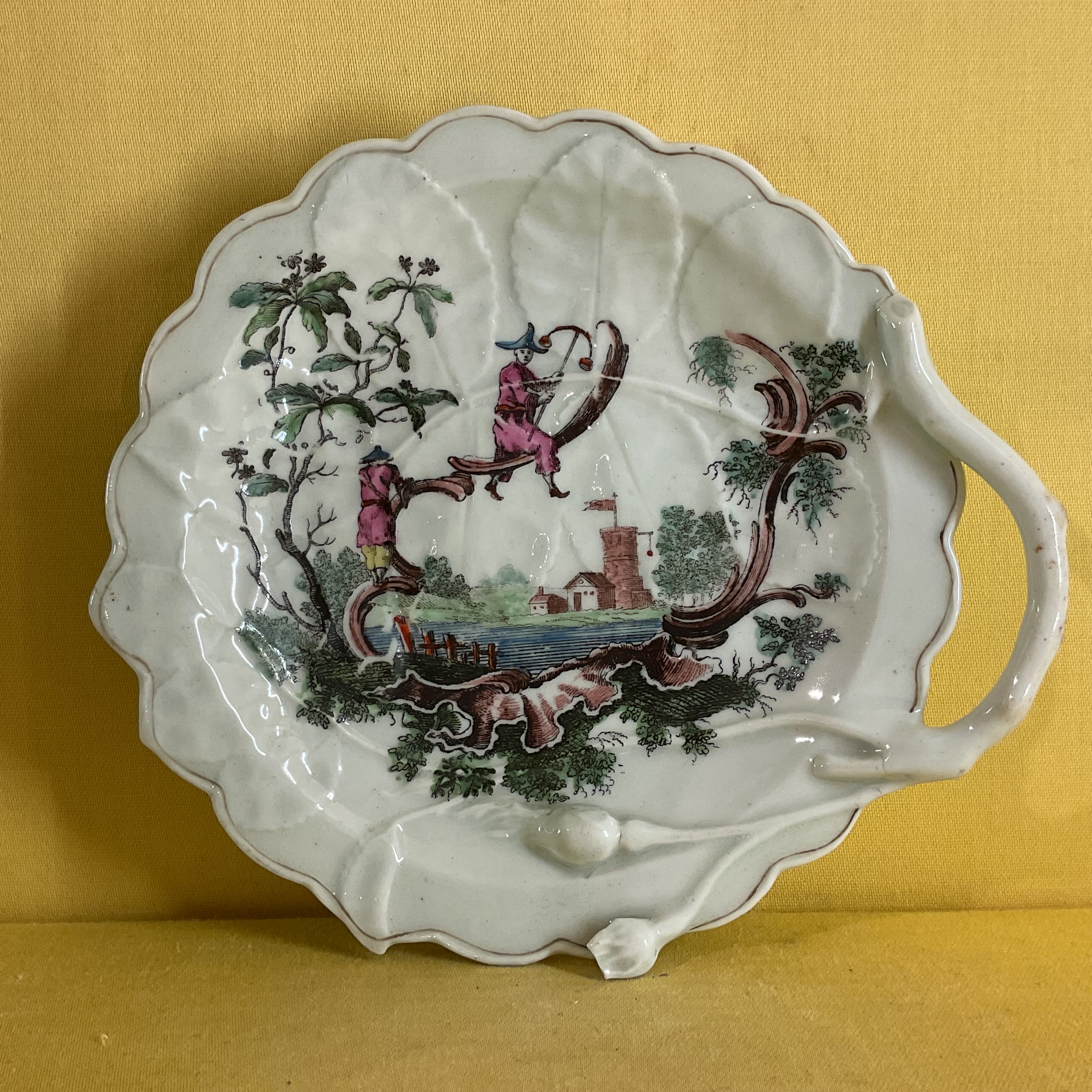 A Worcester ‘Blind Earl’ sweetmeat dish 