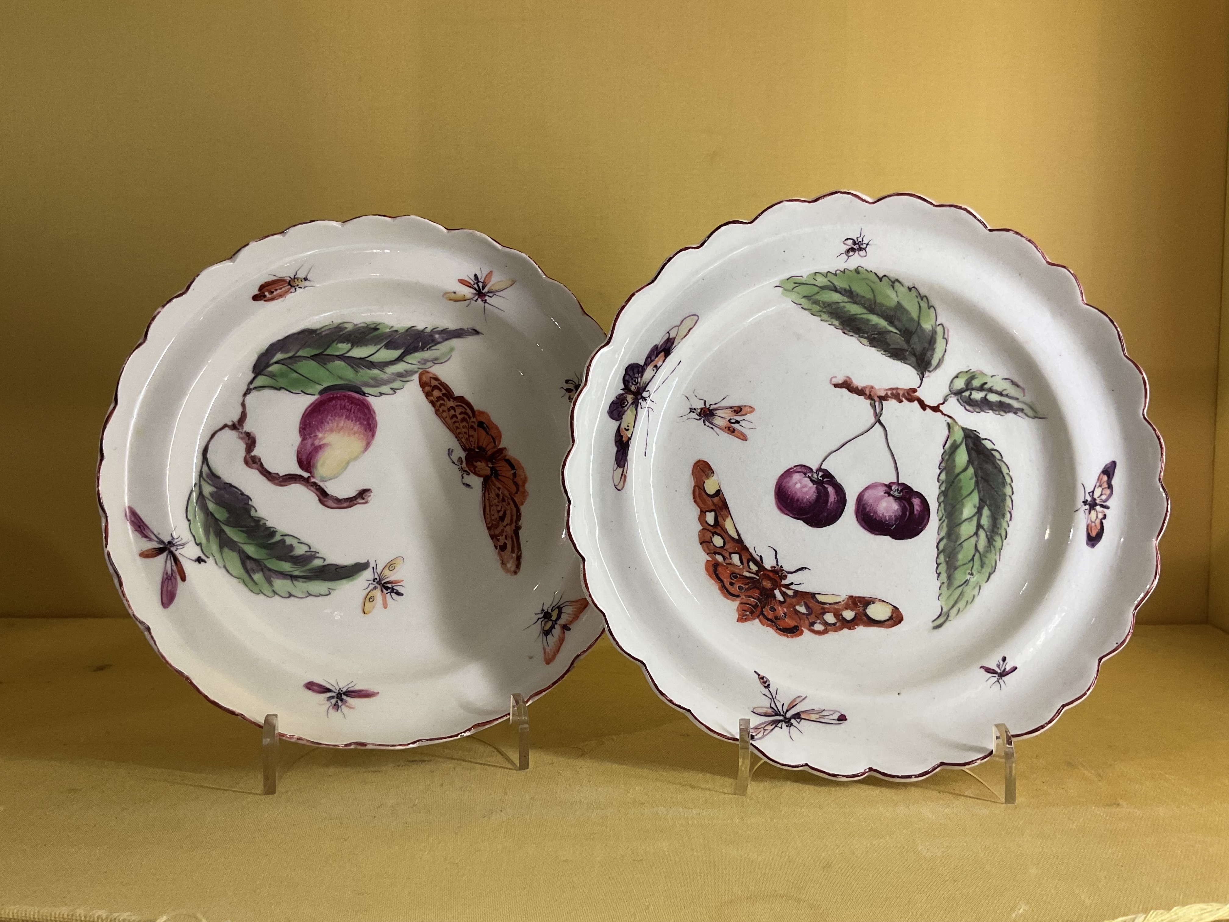 A pair of Derby round stands 