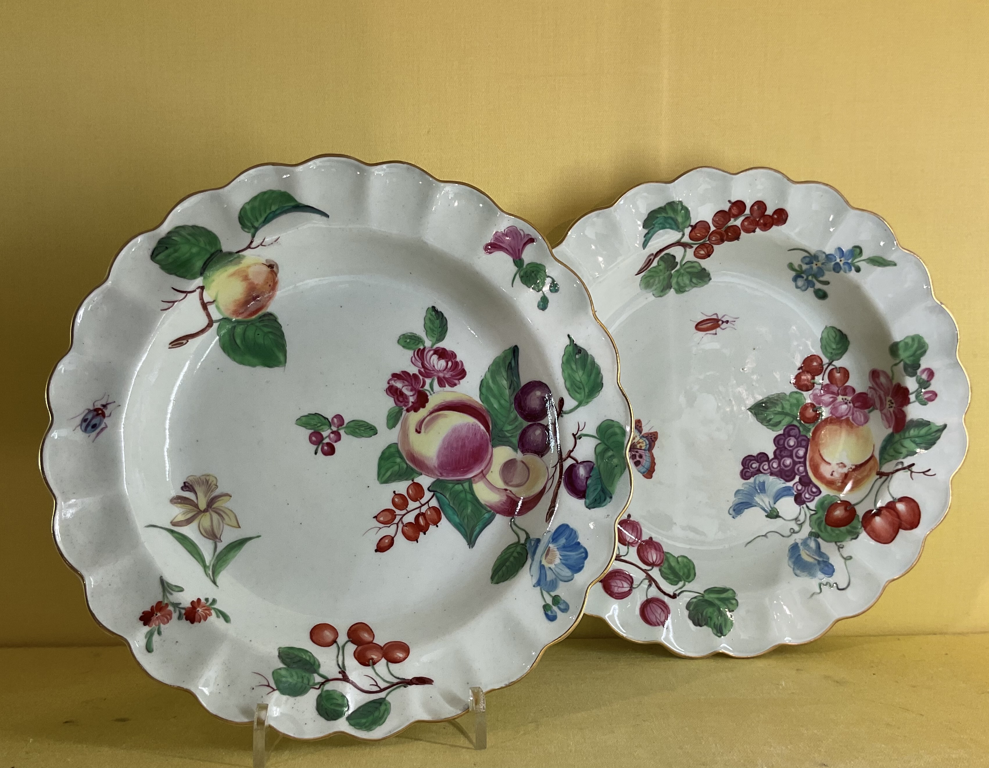 A rare pair of Worcester plates 
