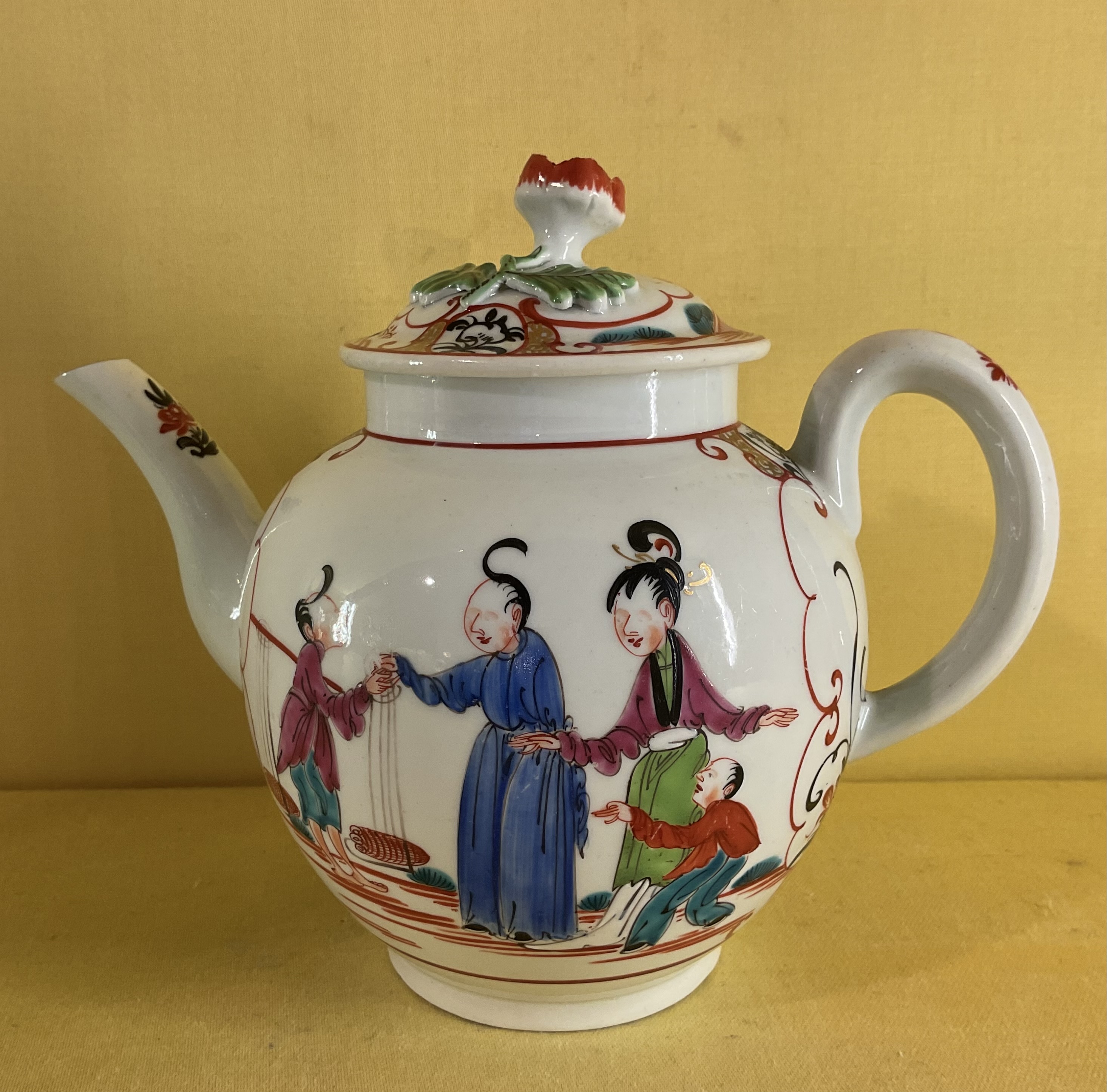 A Worcester teapot and cover 