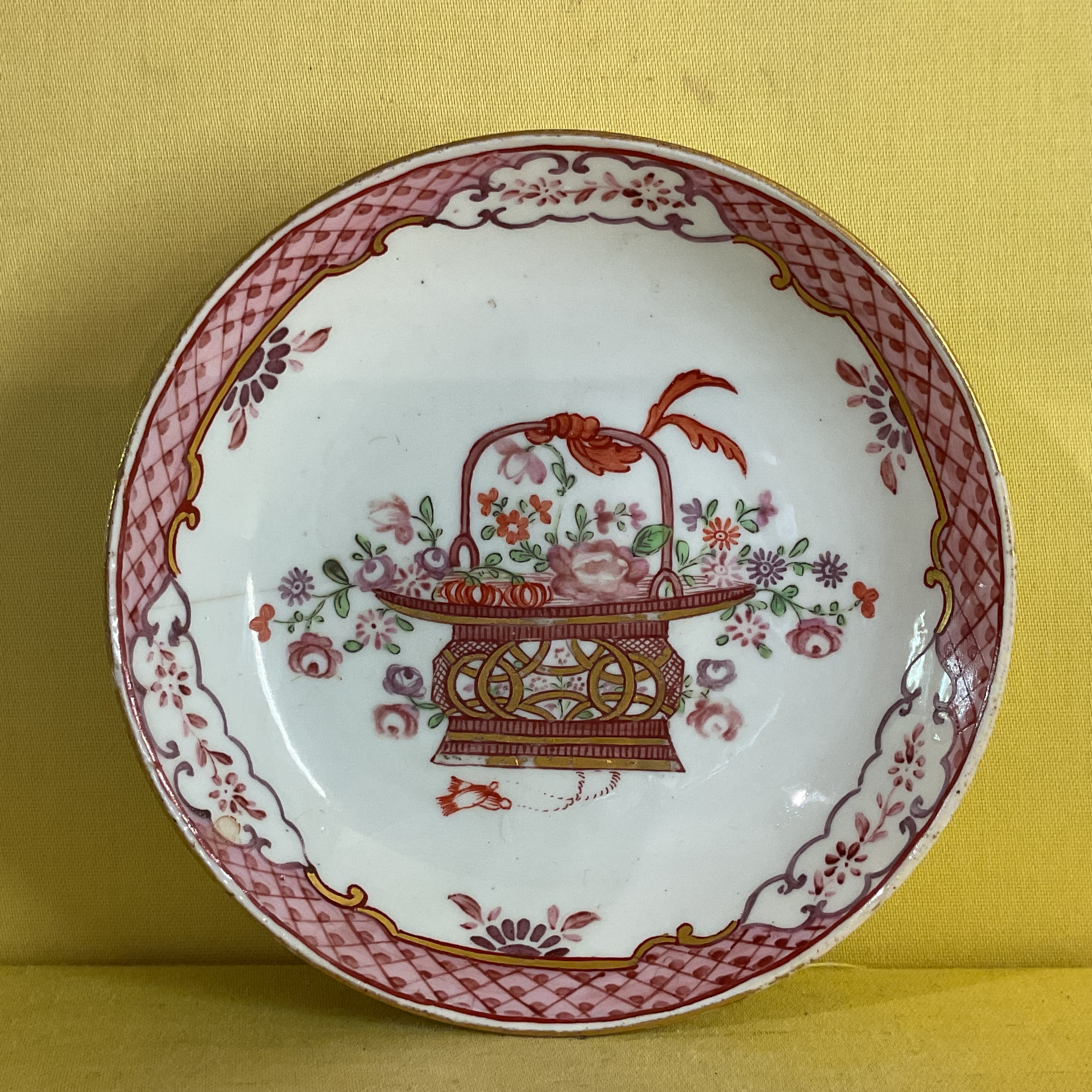 A Bristol saucer 