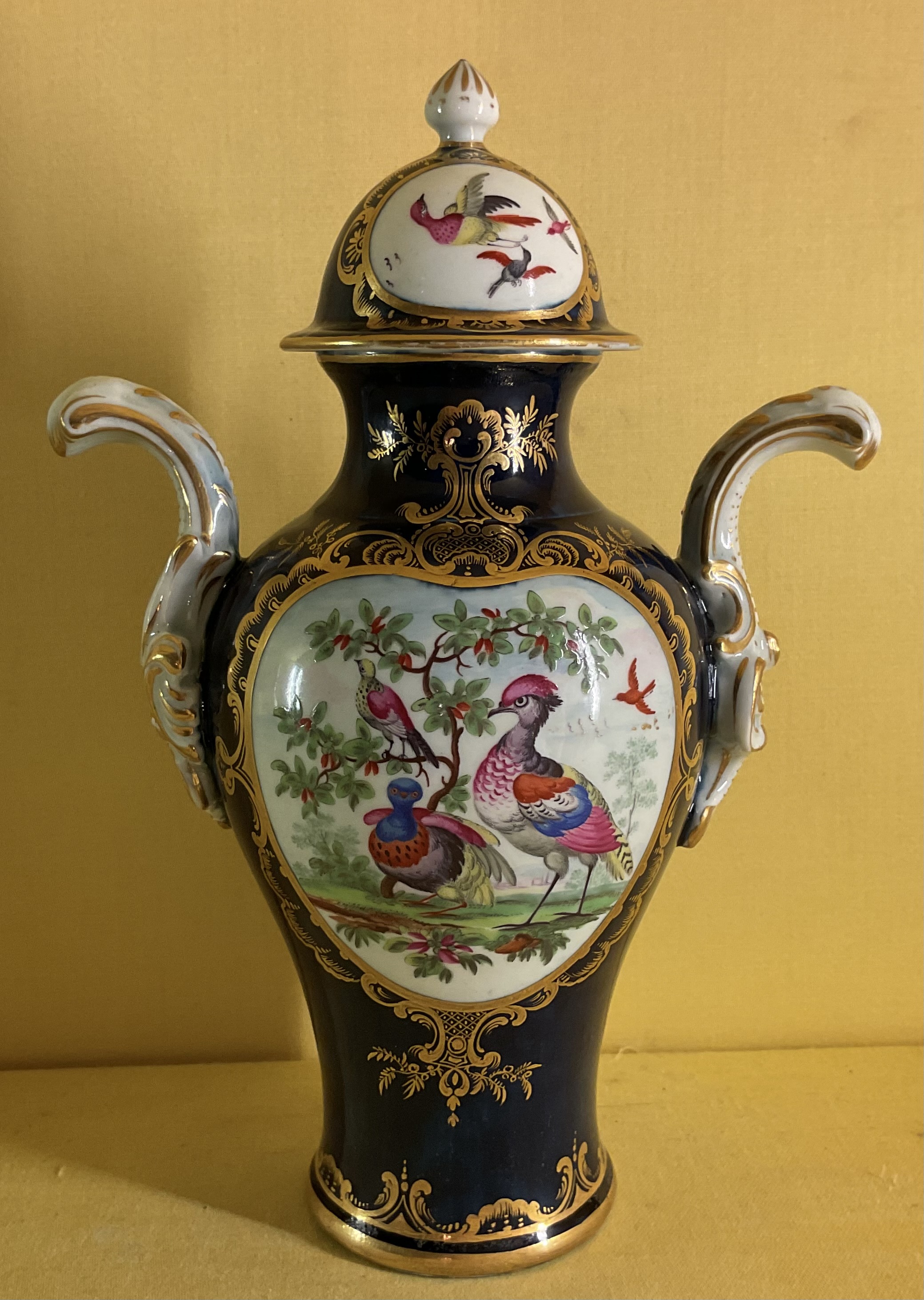 A good Worcester vase and cover 