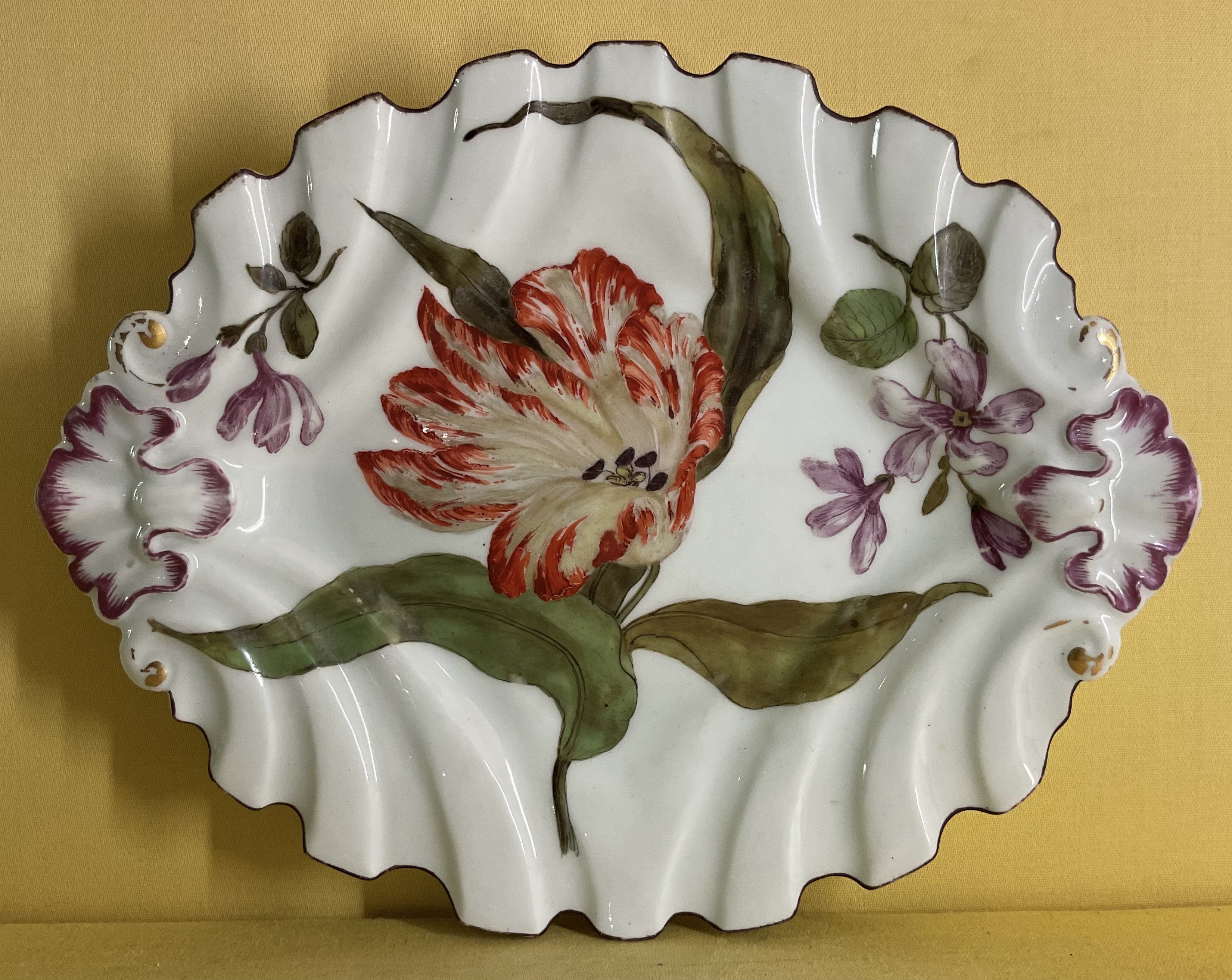A Chelsea ‘silver shape’ dish 
