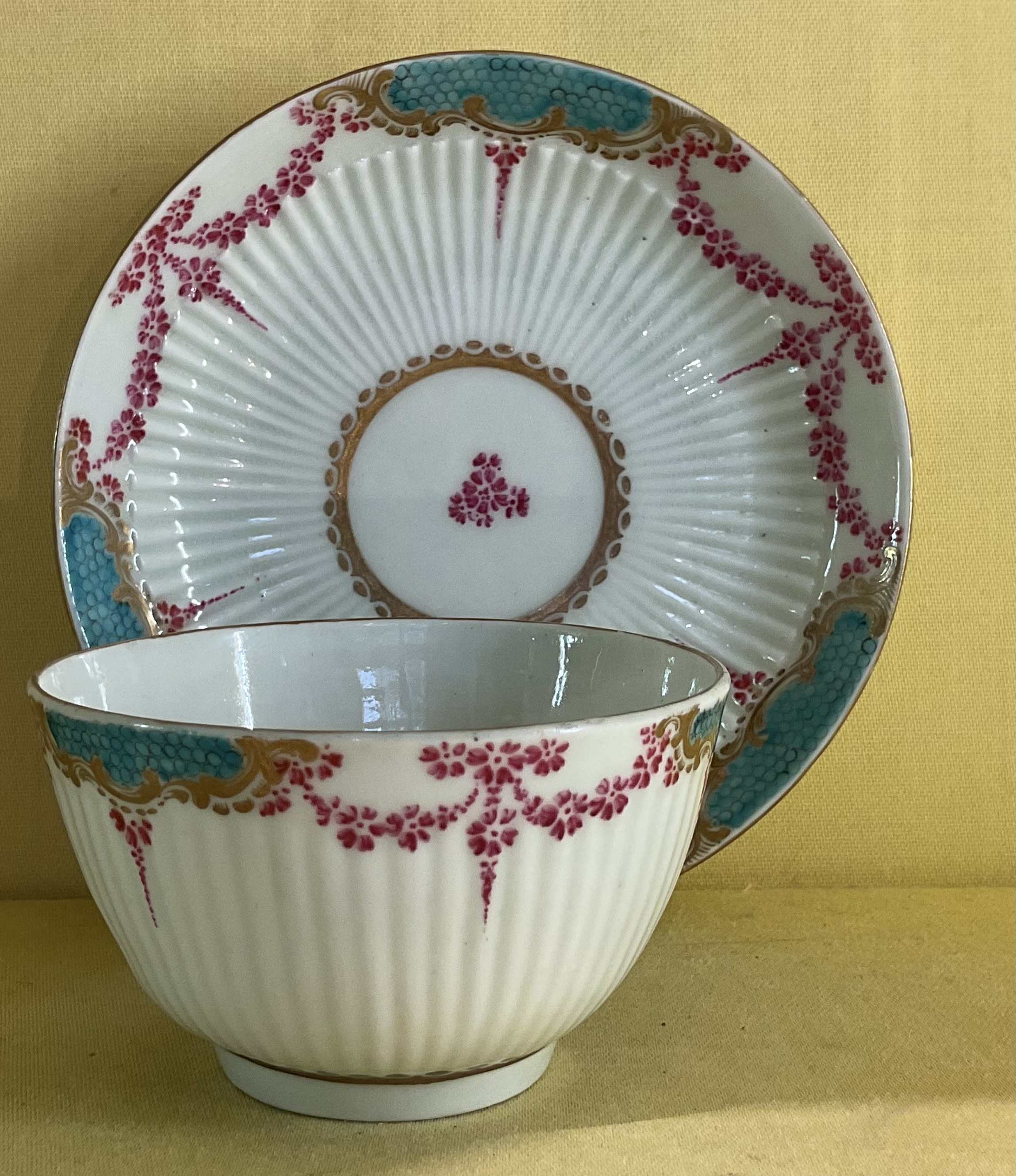 A Worcester tea bowl and saucer 
