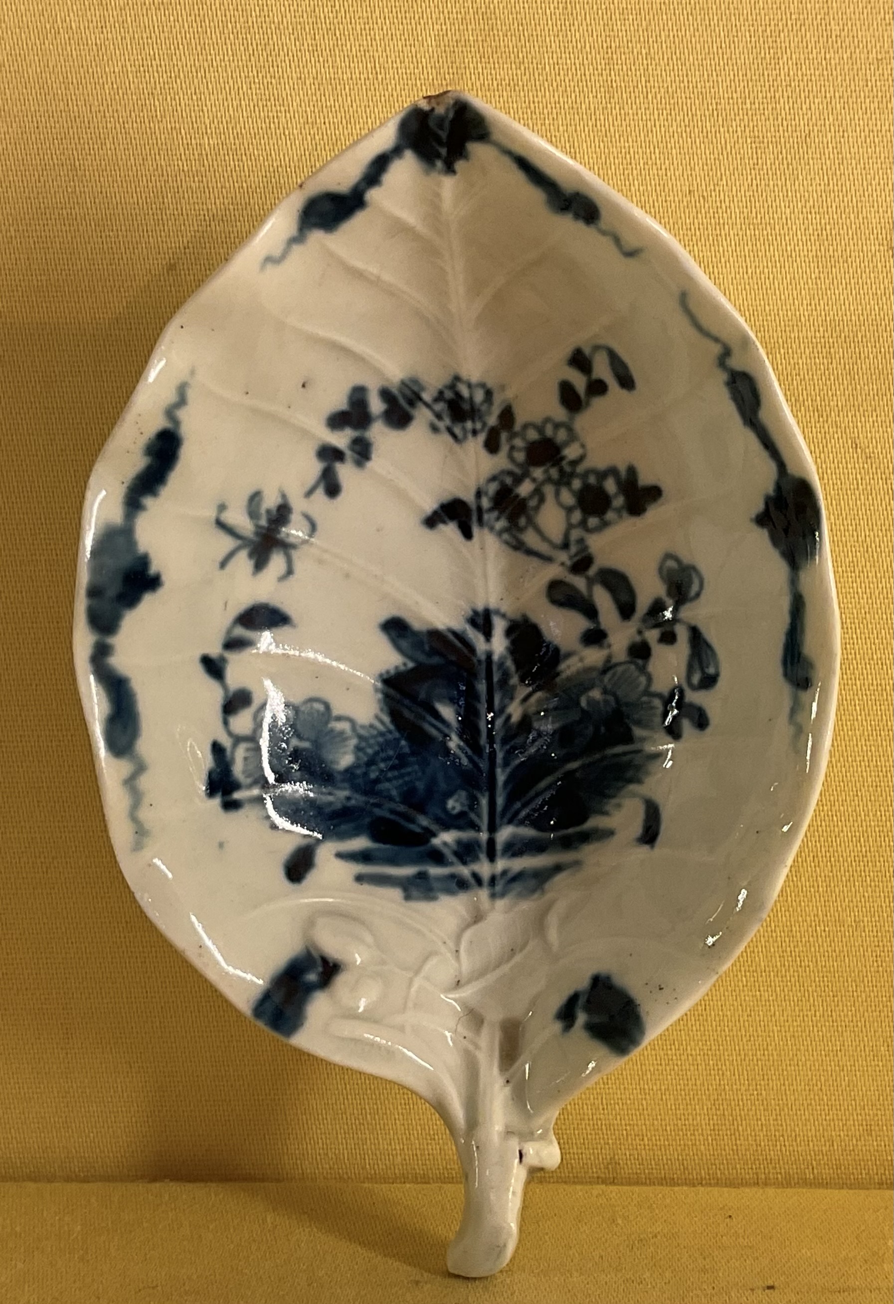A Worcester pointed leaf shaped pickle dish 