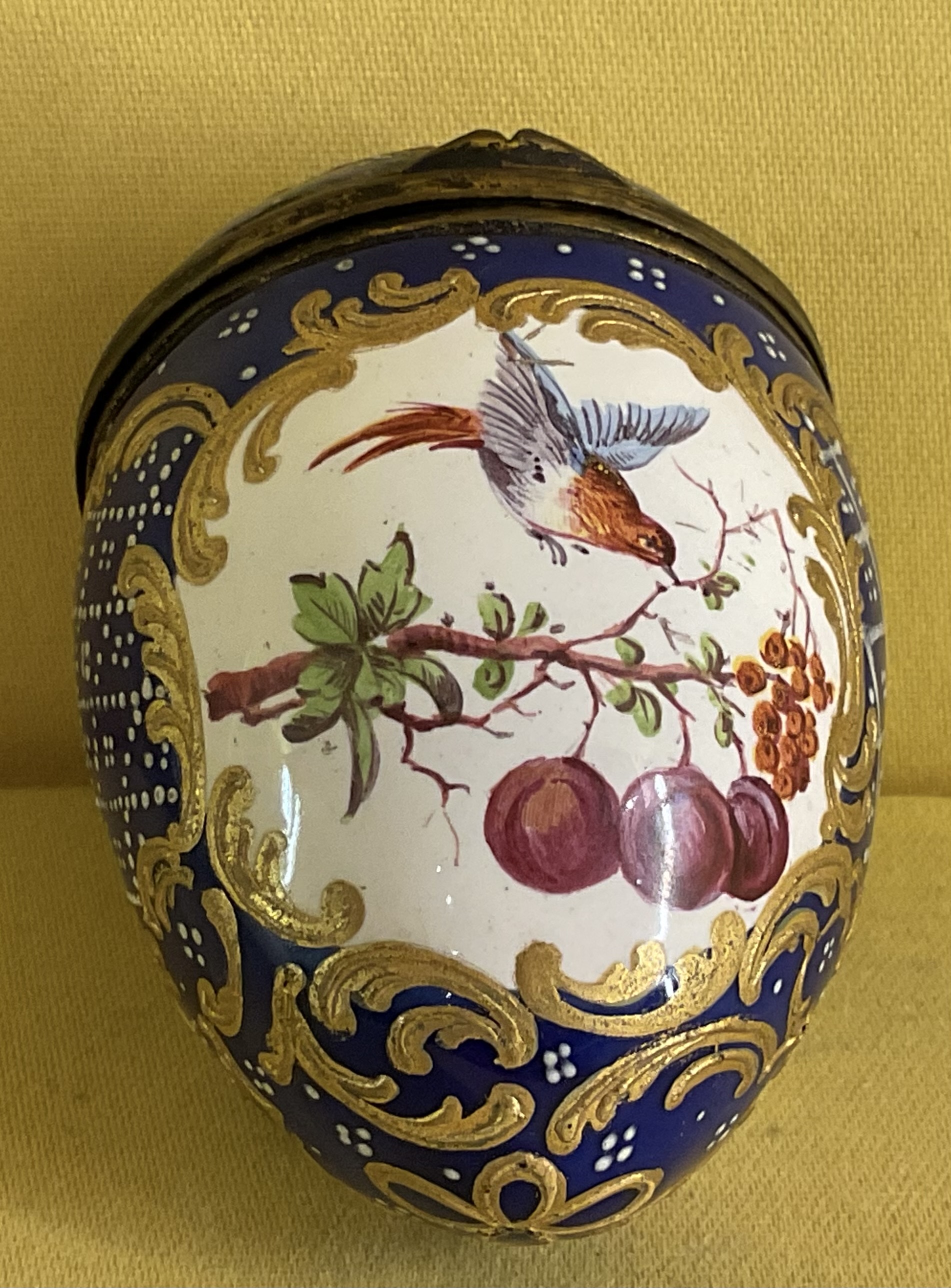 A Staffordshire enamel egg shaped bonbonniere 