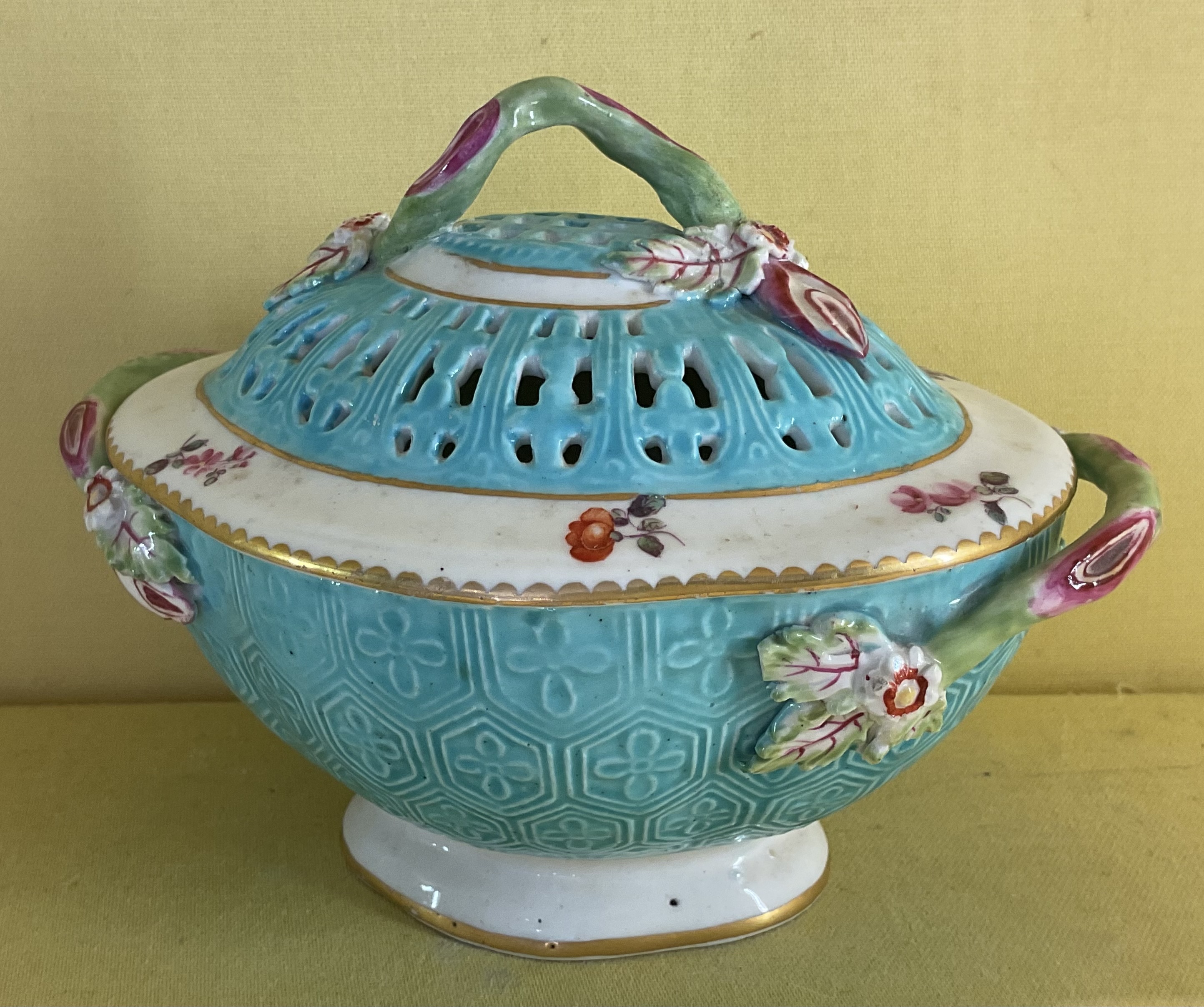 A Derby lobed oval pot pourri basket and cover 
