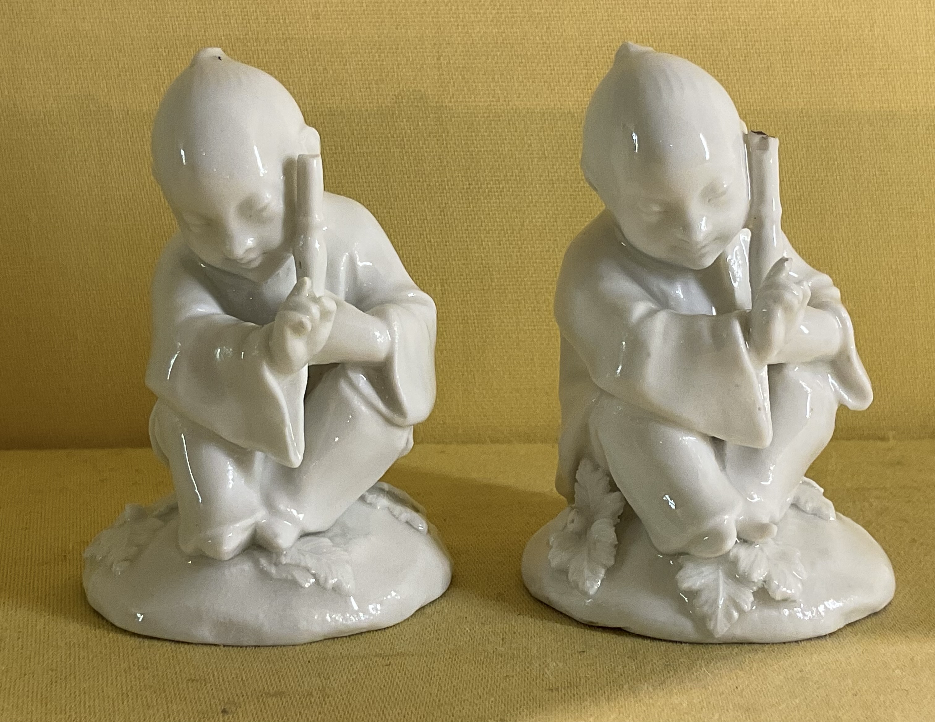 A pair of Vienna small figures 