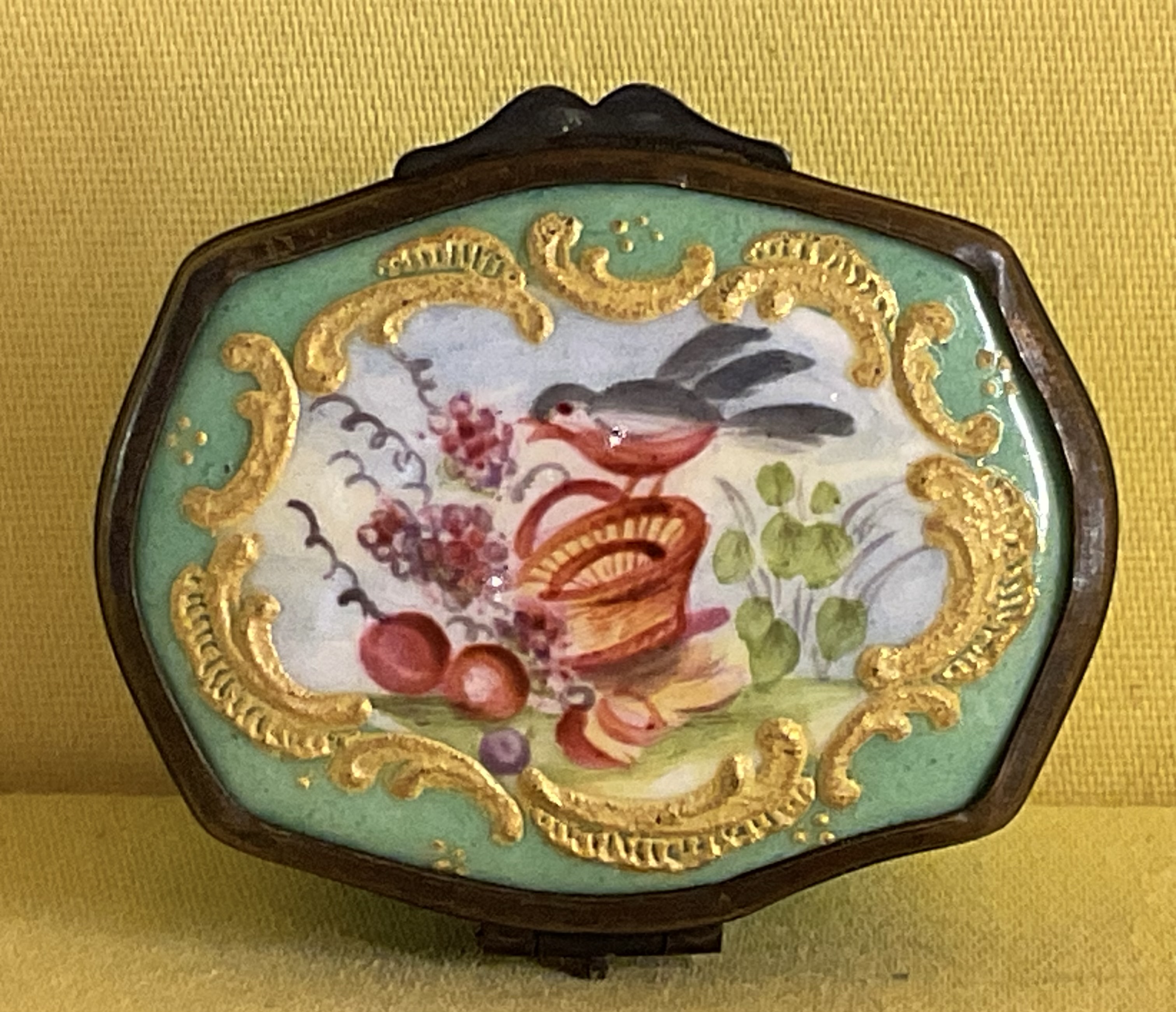 A South Staffordshire enamel snuff box 