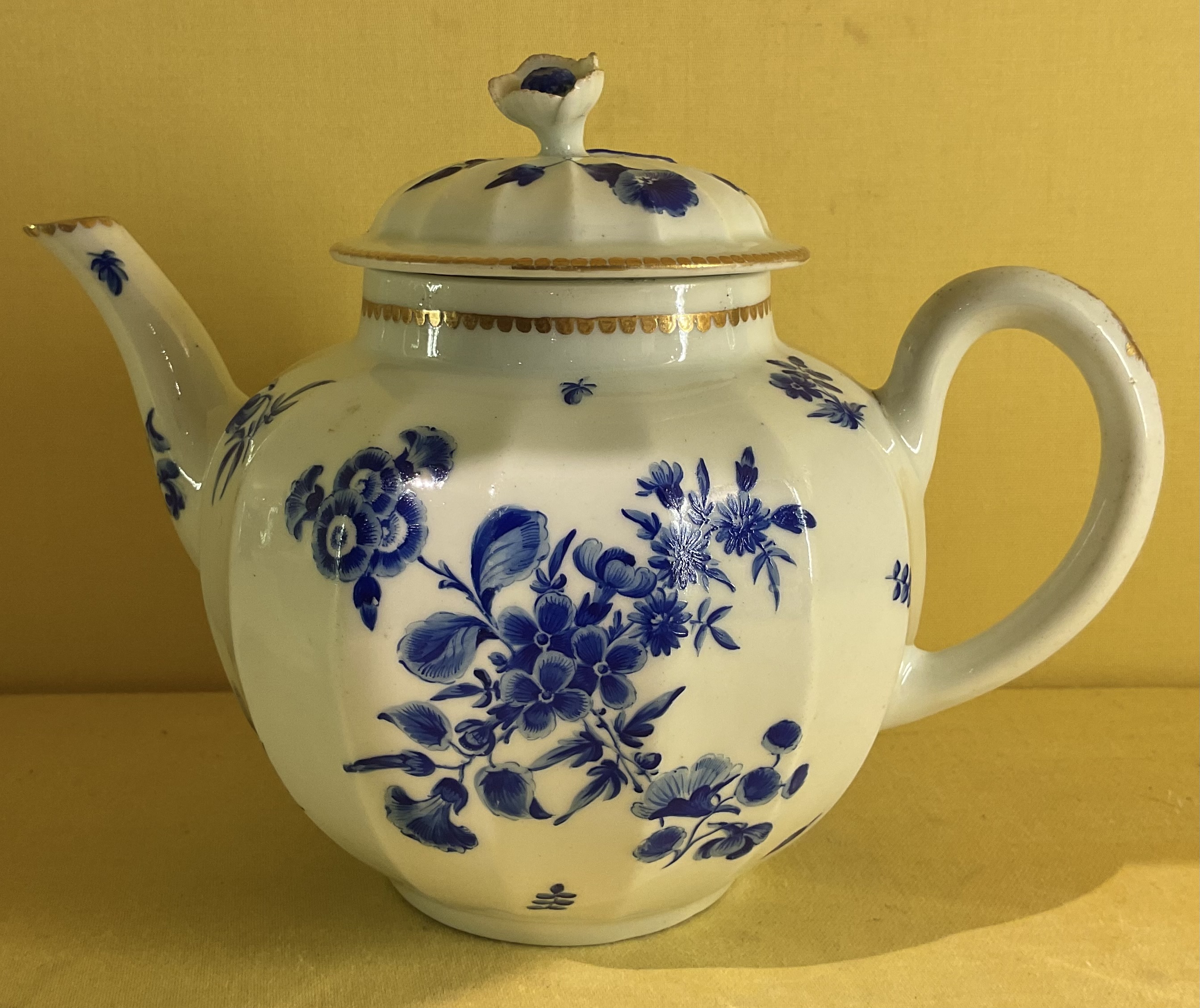 A Worcester faceted teapot and cover 