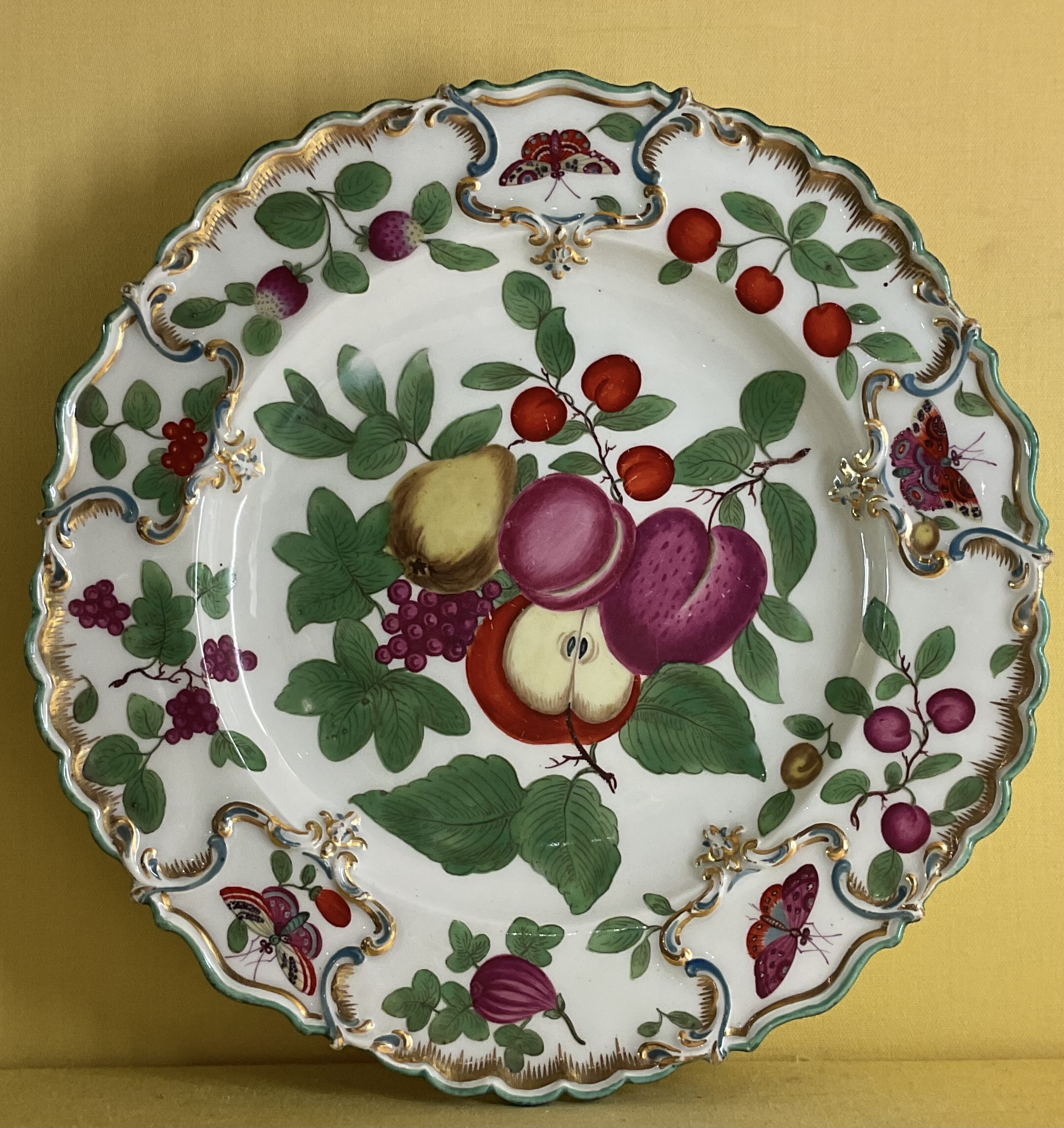 A Chelsea plate, of Duke of Cambridge type 
