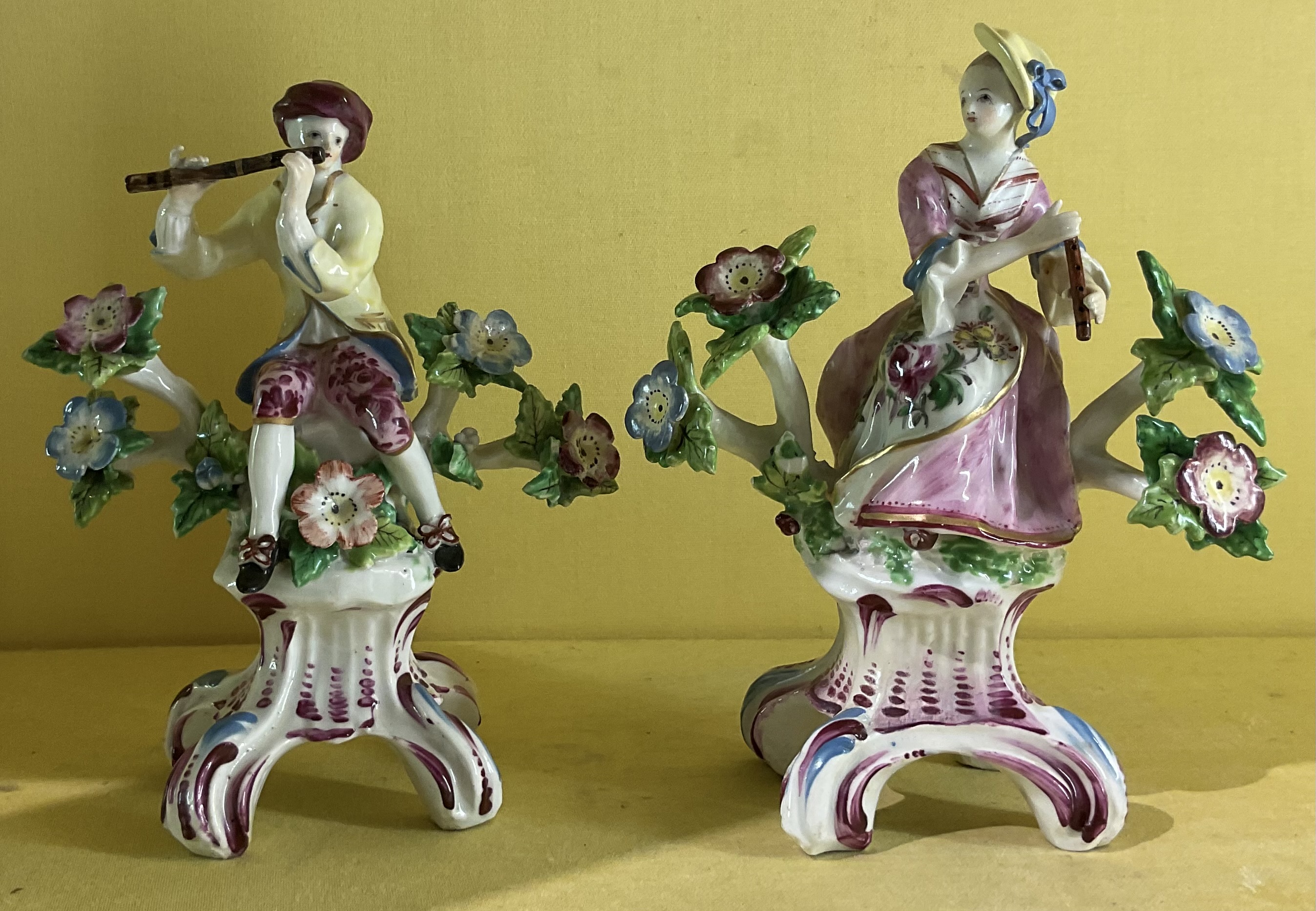 A pair of Bow small figures 