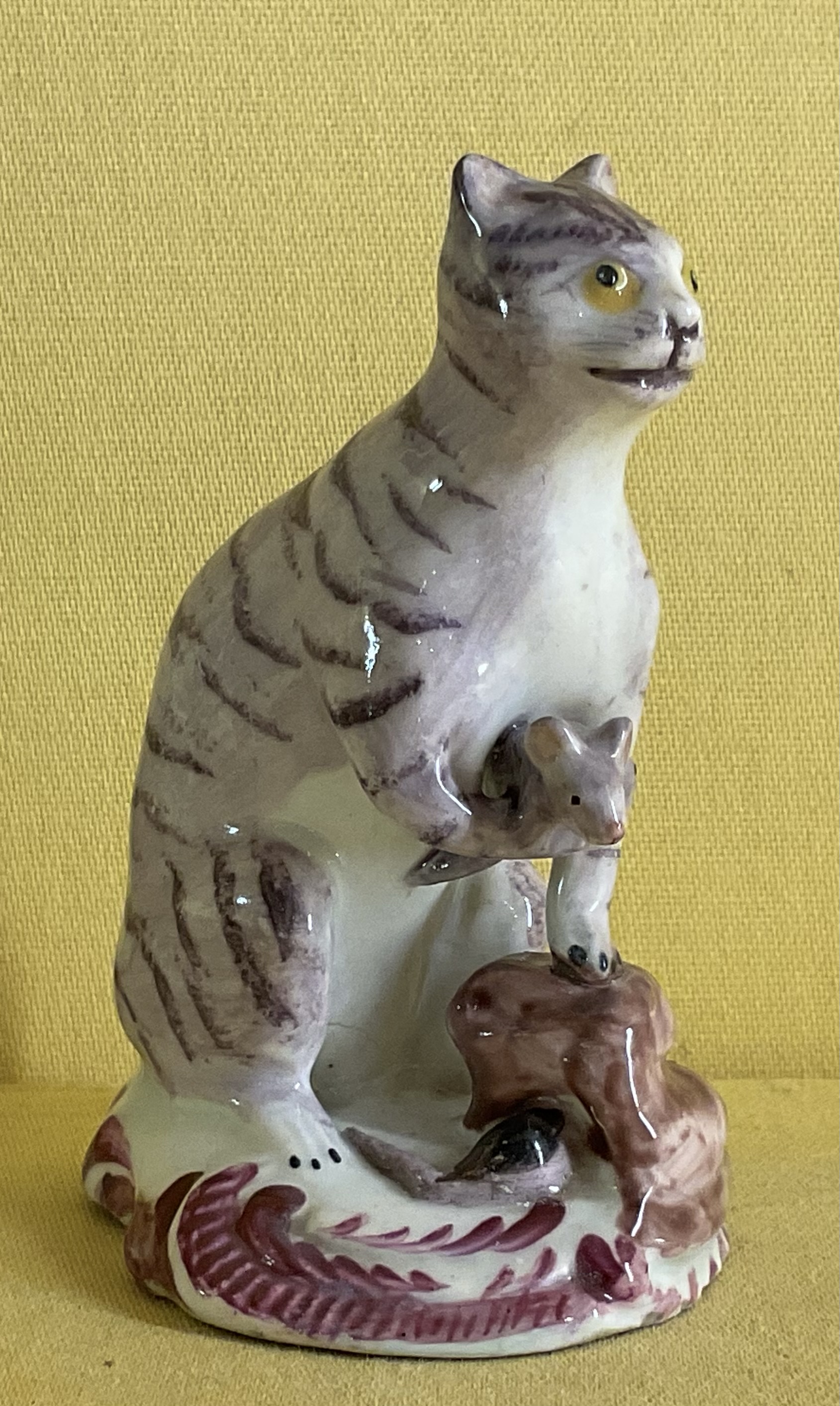 A rare Bow model of a cat 