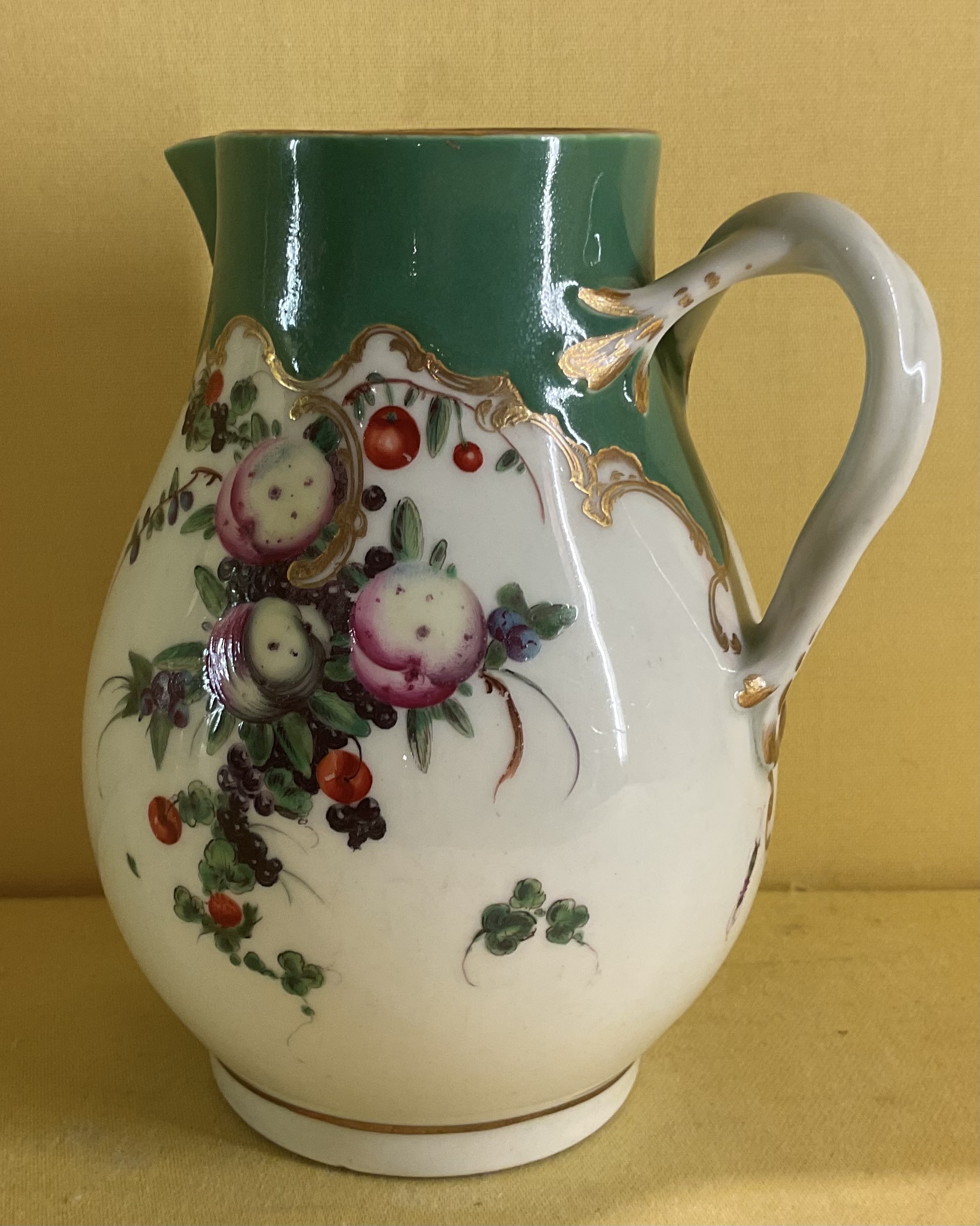 A Worcester milk jug 