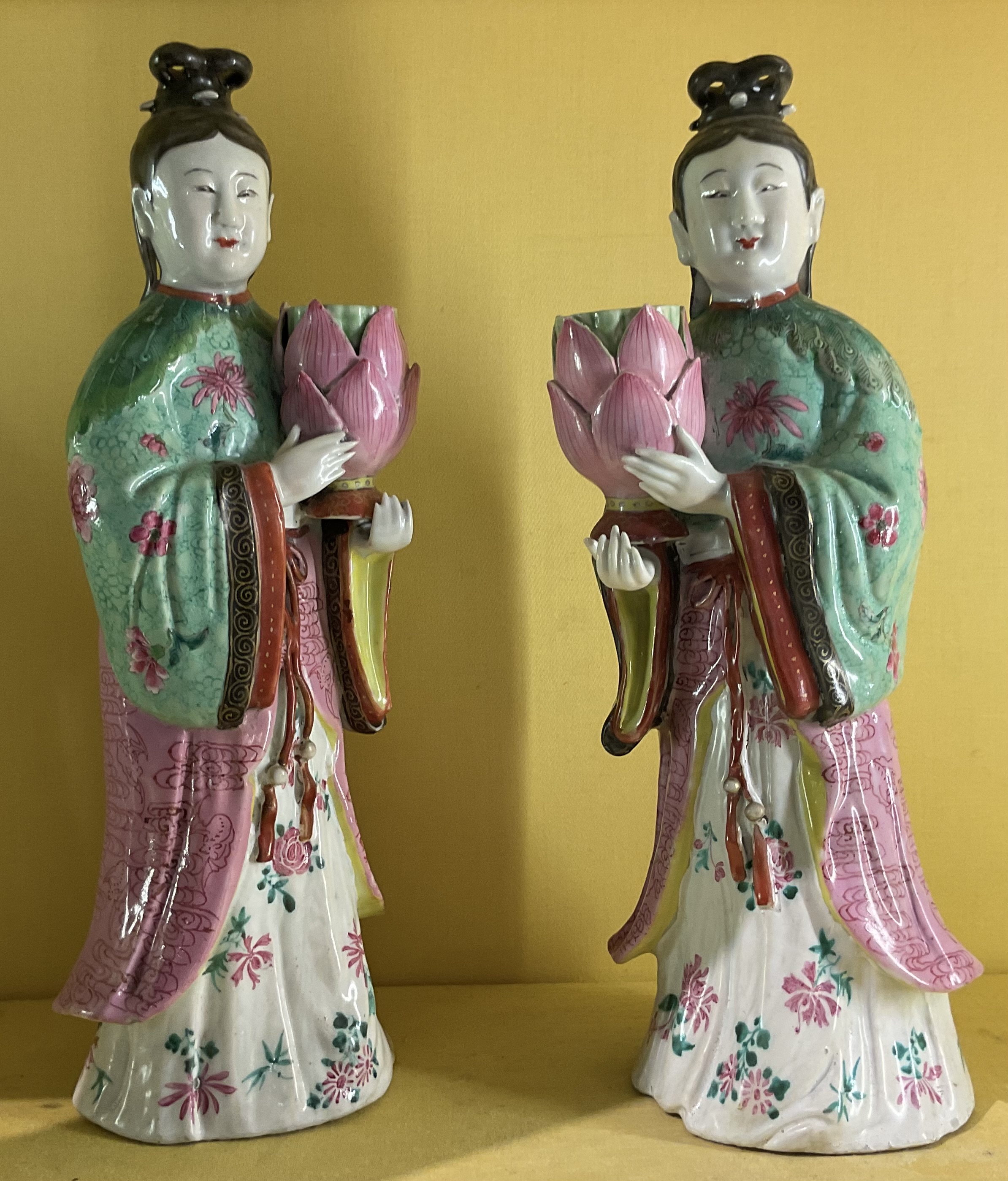 A pair of Chinese Export famille rose figures 