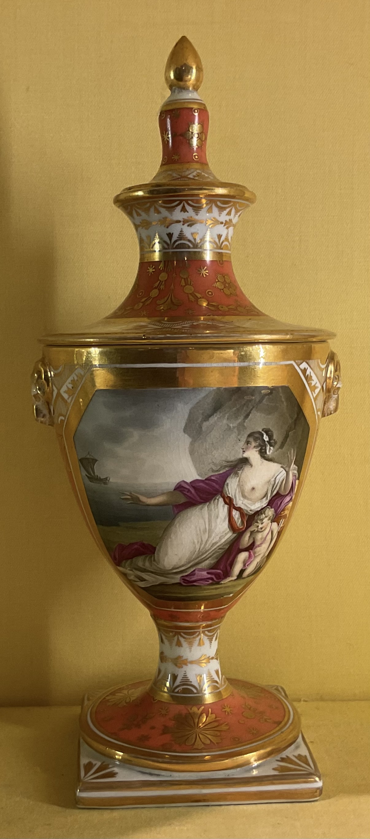 A fine Chamberlain’s Worcester vase and two part cover 